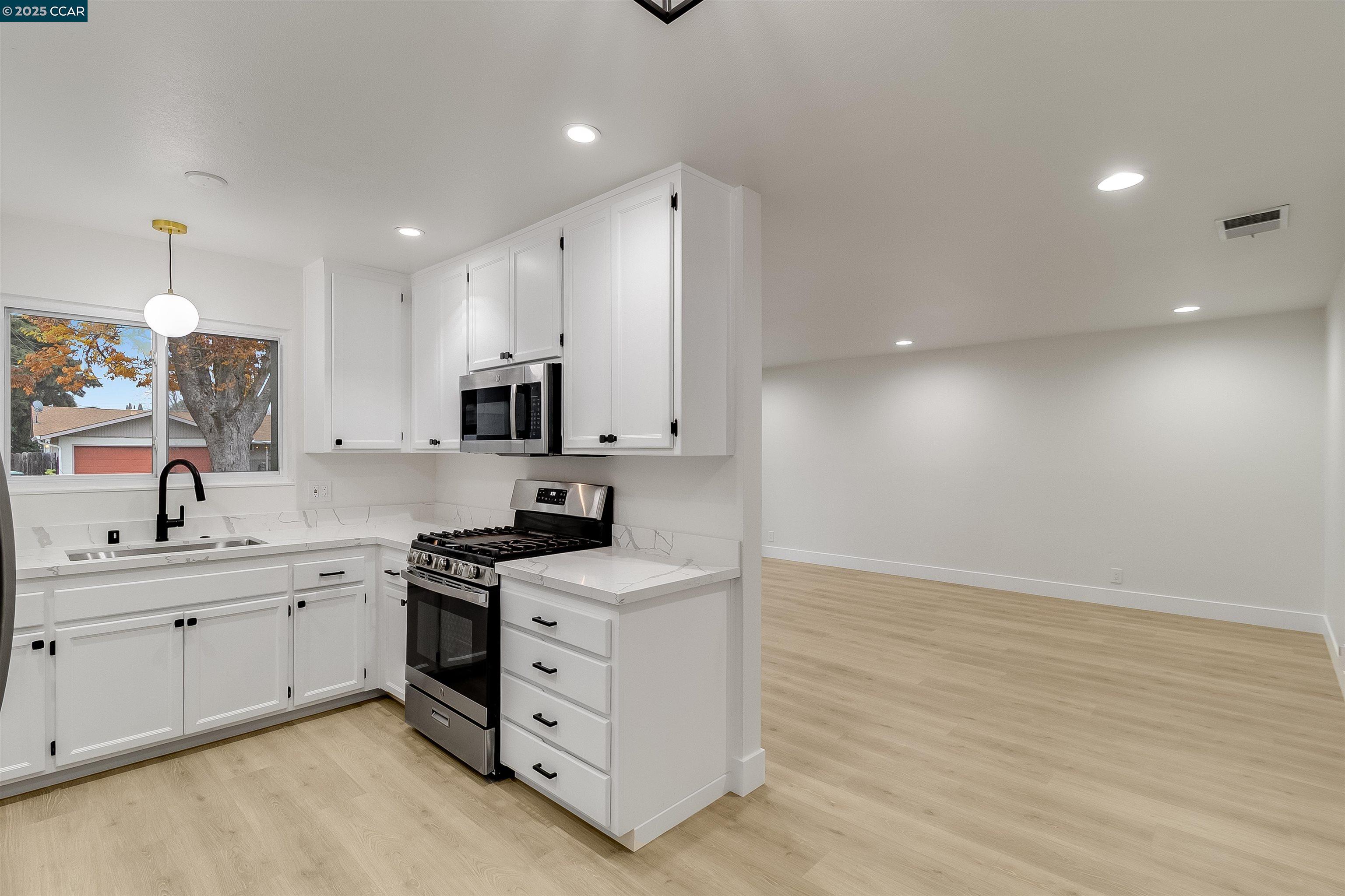 Detail Gallery Image 12 of 34 For 1863 San Clemente St, Fairfield,  CA 94533 - 3 Beds | 2 Baths