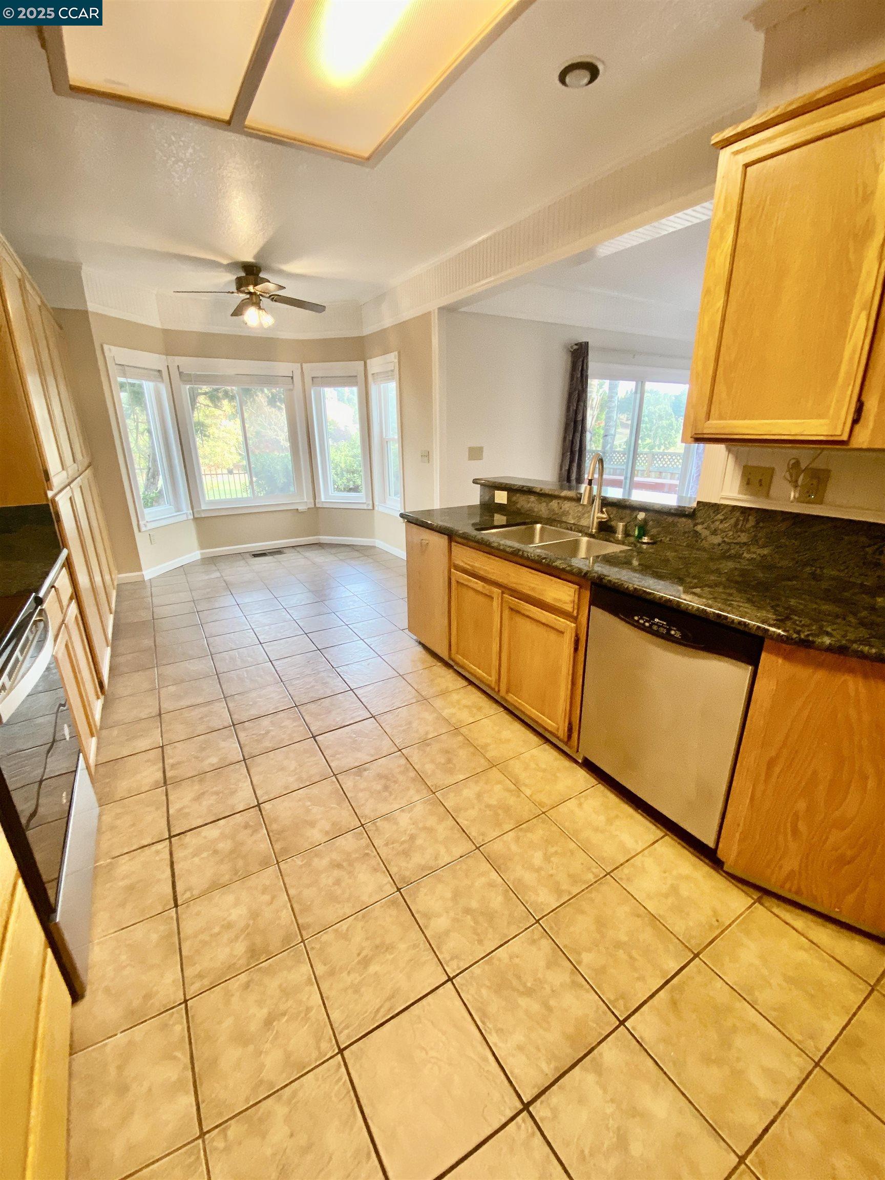 Detail Gallery Image 7 of 15 For Canyon Lakes Dr, San Ramon,  CA 94582 - 4 Beds | 2/1 Baths