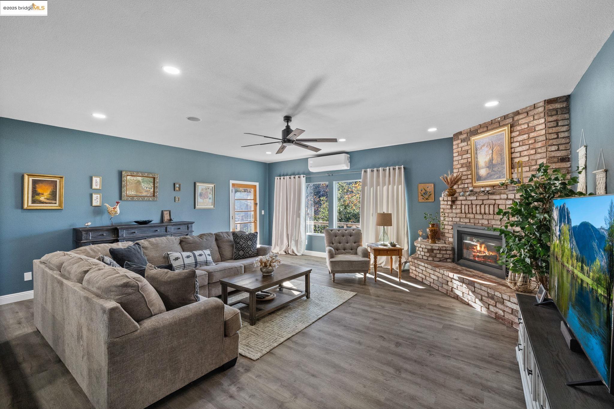 Detail Gallery Image 3 of 50 For 20330 Westview Dr, Tuolumne,  CA 95379 - 4 Beds | 2 Baths