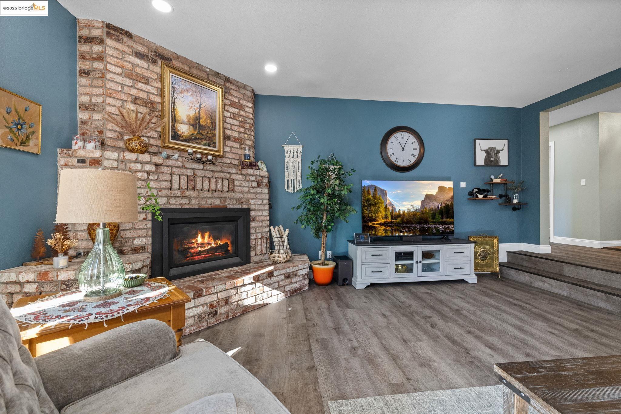 Detail Gallery Image 5 of 50 For 20330 Westview Dr, Tuolumne,  CA 95379 - 4 Beds | 2 Baths