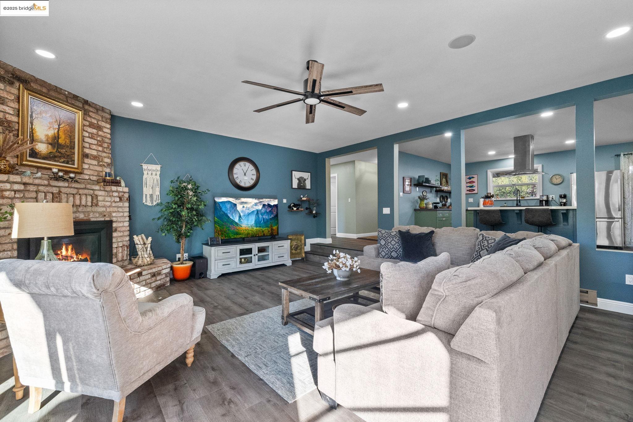 Detail Gallery Image 6 of 50 For 20330 Westview Dr, Tuolumne,  CA 95379 - 4 Beds | 2 Baths