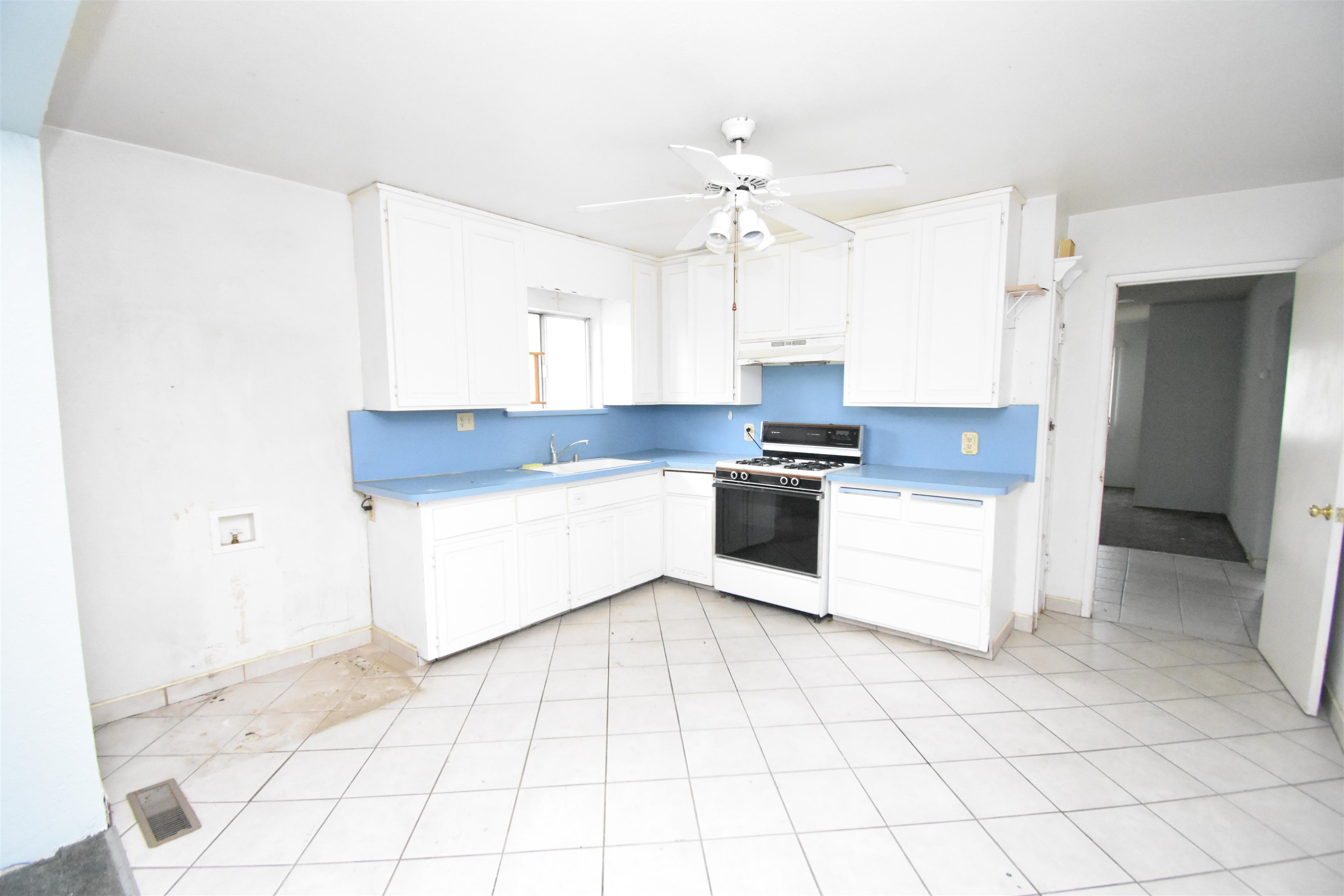 Detail Gallery Image 10 of 25 For 123 S Washington Ave, Manteca,  CA 95336 - 3 Beds | 3 Baths