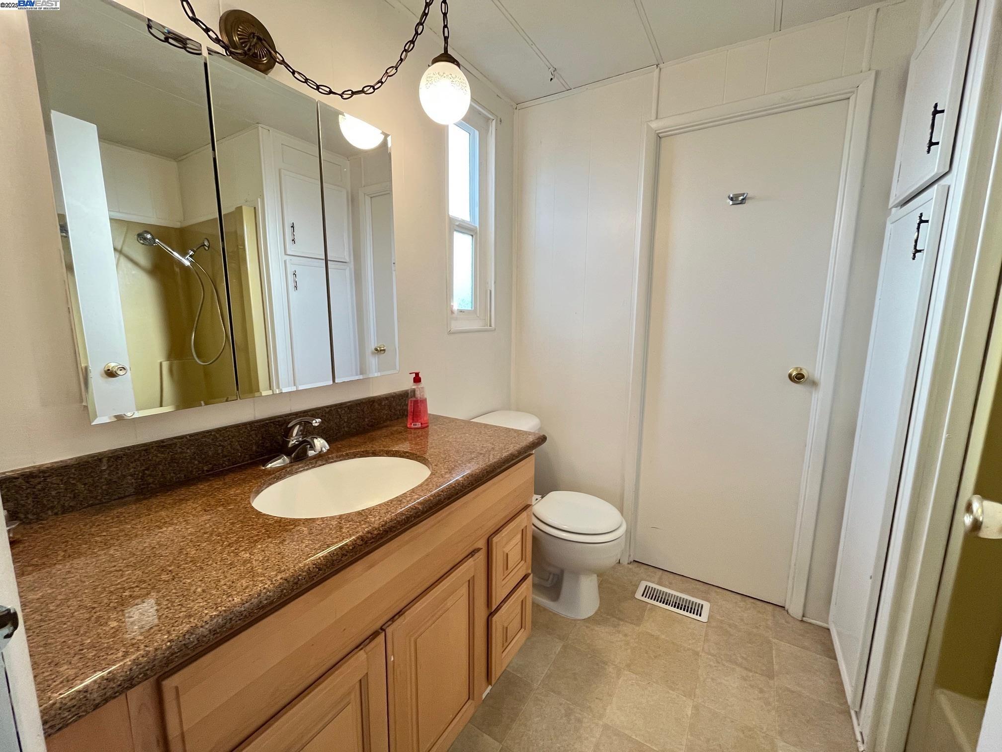 Detail Gallery Image 13 of 24 For 4141 Deep Creek Rd. #180,  Fremont,  CA 94555 - 2 Beds | 1/1 Baths