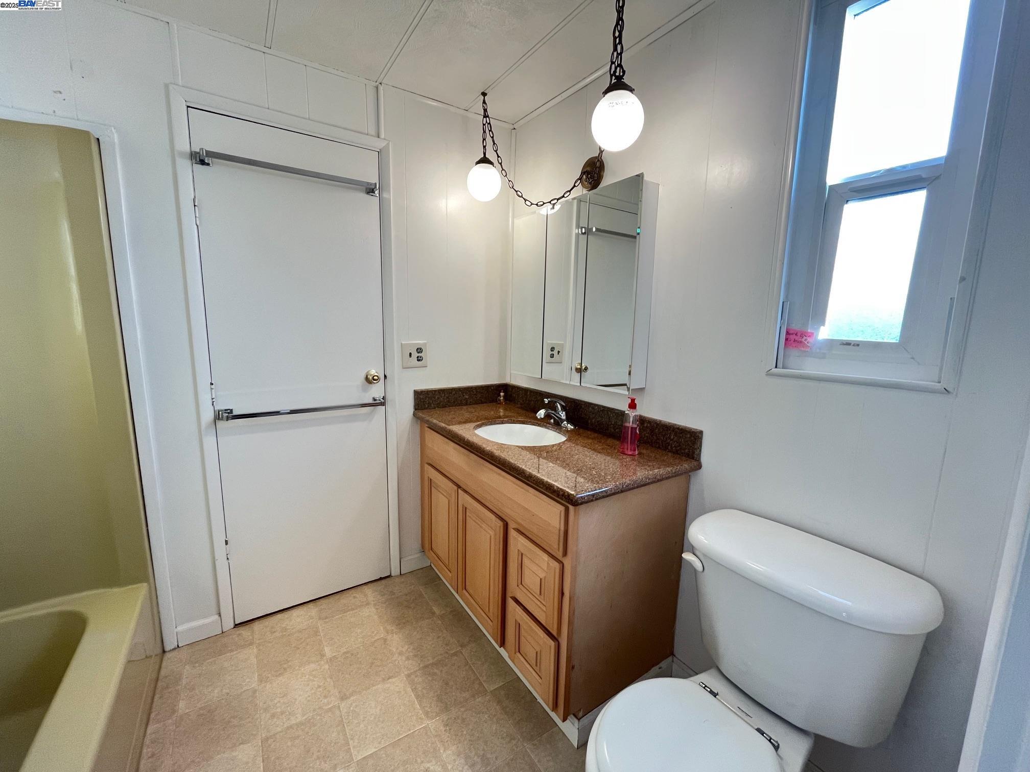 Detail Gallery Image 14 of 24 For 4141 Deep Creek Rd. #180,  Fremont,  CA 94555 - 2 Beds | 1/1 Baths