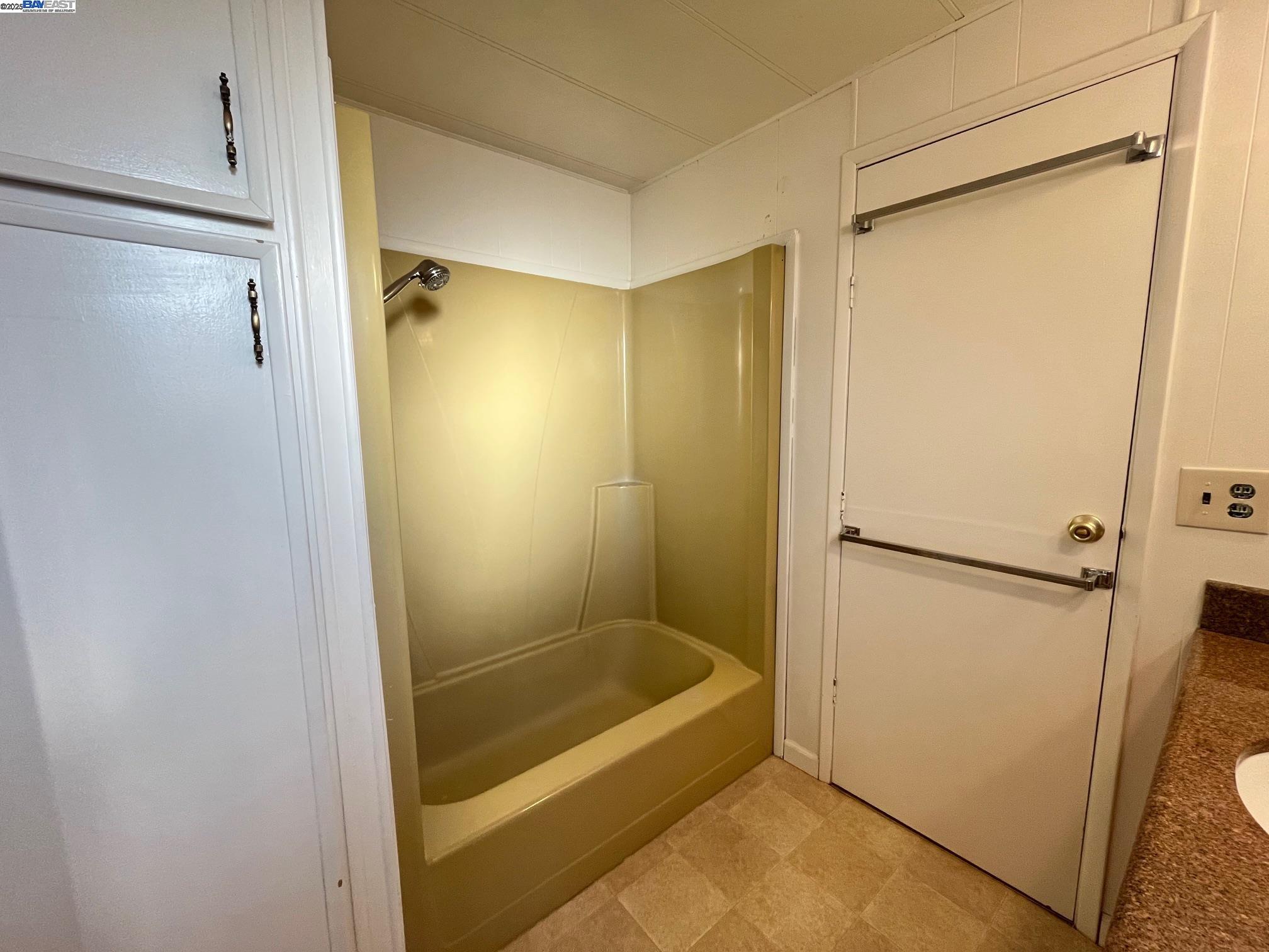 Detail Gallery Image 15 of 24 For 4141 Deep Creek Rd. #180,  Fremont,  CA 94555 - 2 Beds | 1/1 Baths