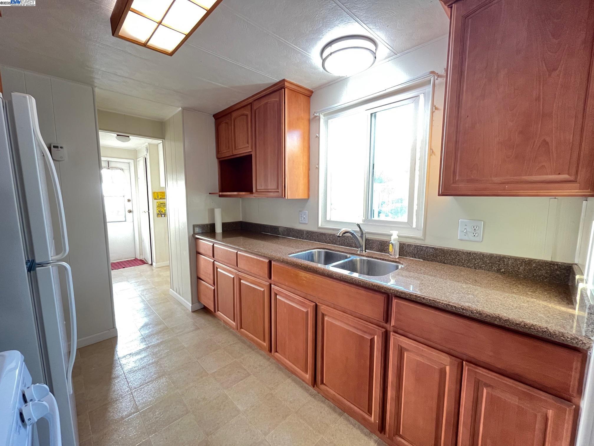 Detail Gallery Image 4 of 24 For 4141 Deep Creek Rd. #180,  Fremont,  CA 94555 - 2 Beds | 1/1 Baths