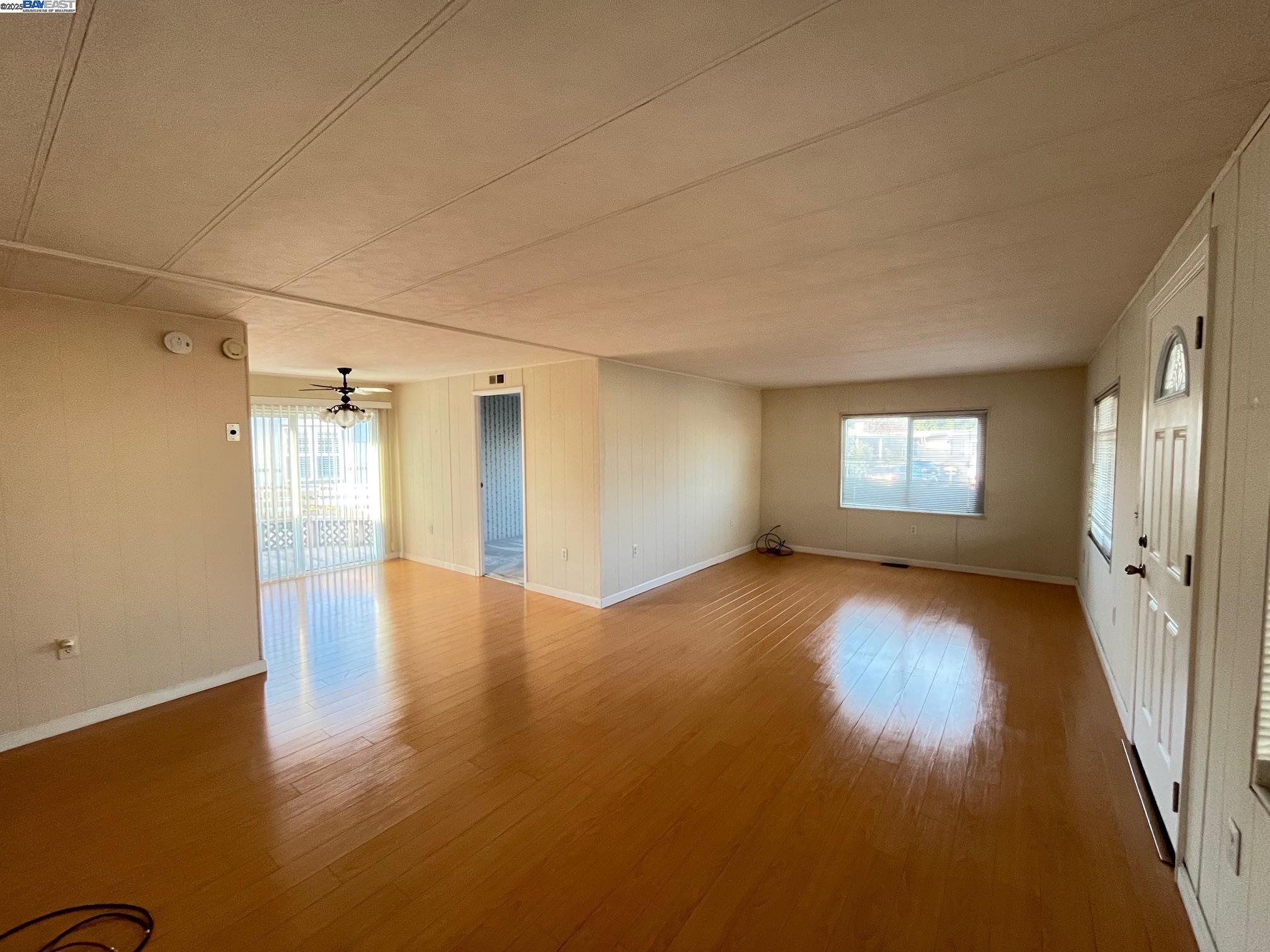 Detail Gallery Image 6 of 24 For 4141 Deep Creek Rd. #180,  Fremont,  CA 94555 - 2 Beds | 1/1 Baths