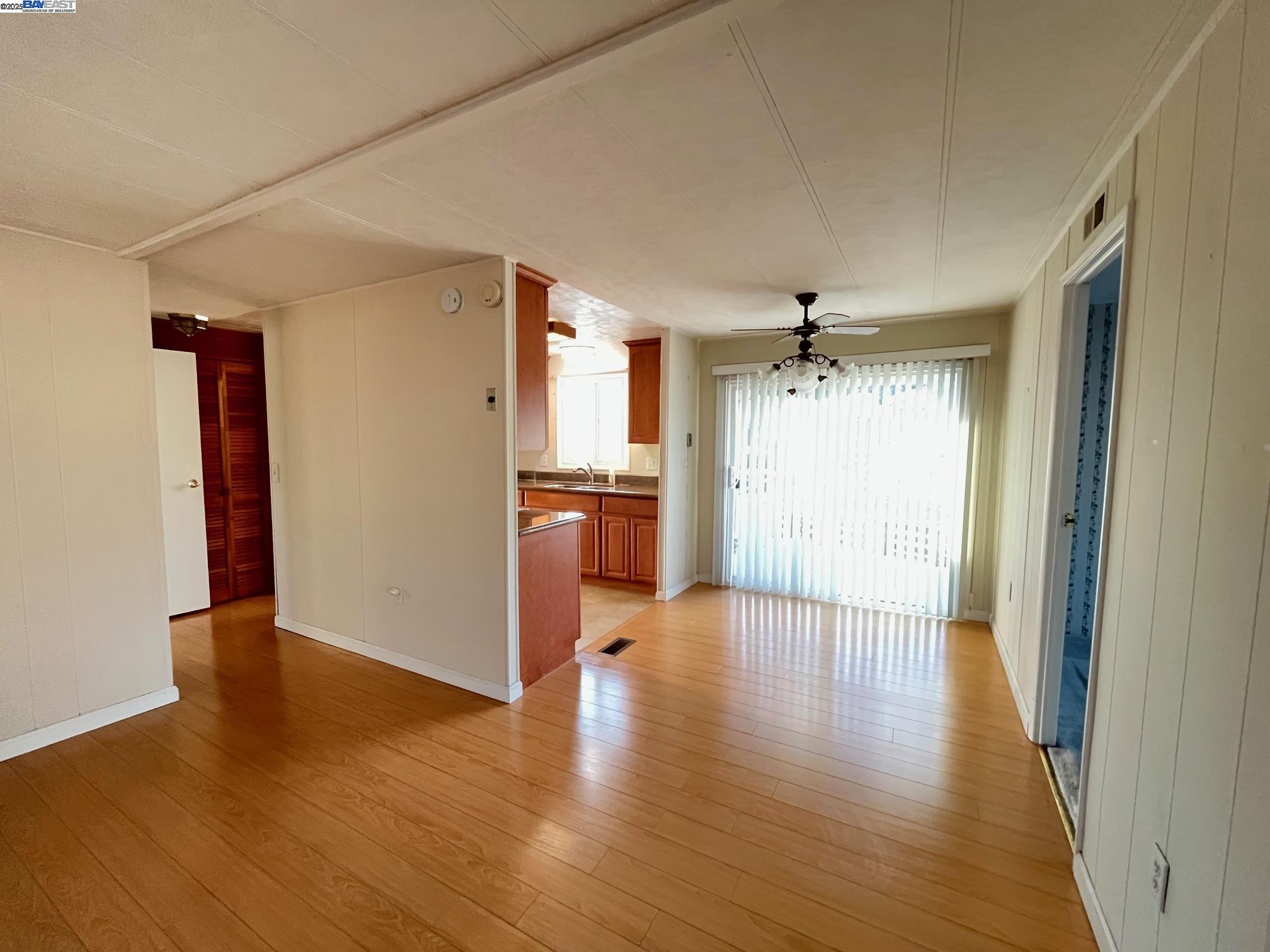 Detail Gallery Image 9 of 24 For 4141 Deep Creek Rd. #180,  Fremont,  CA 94555 - 2 Beds | 1/1 Baths