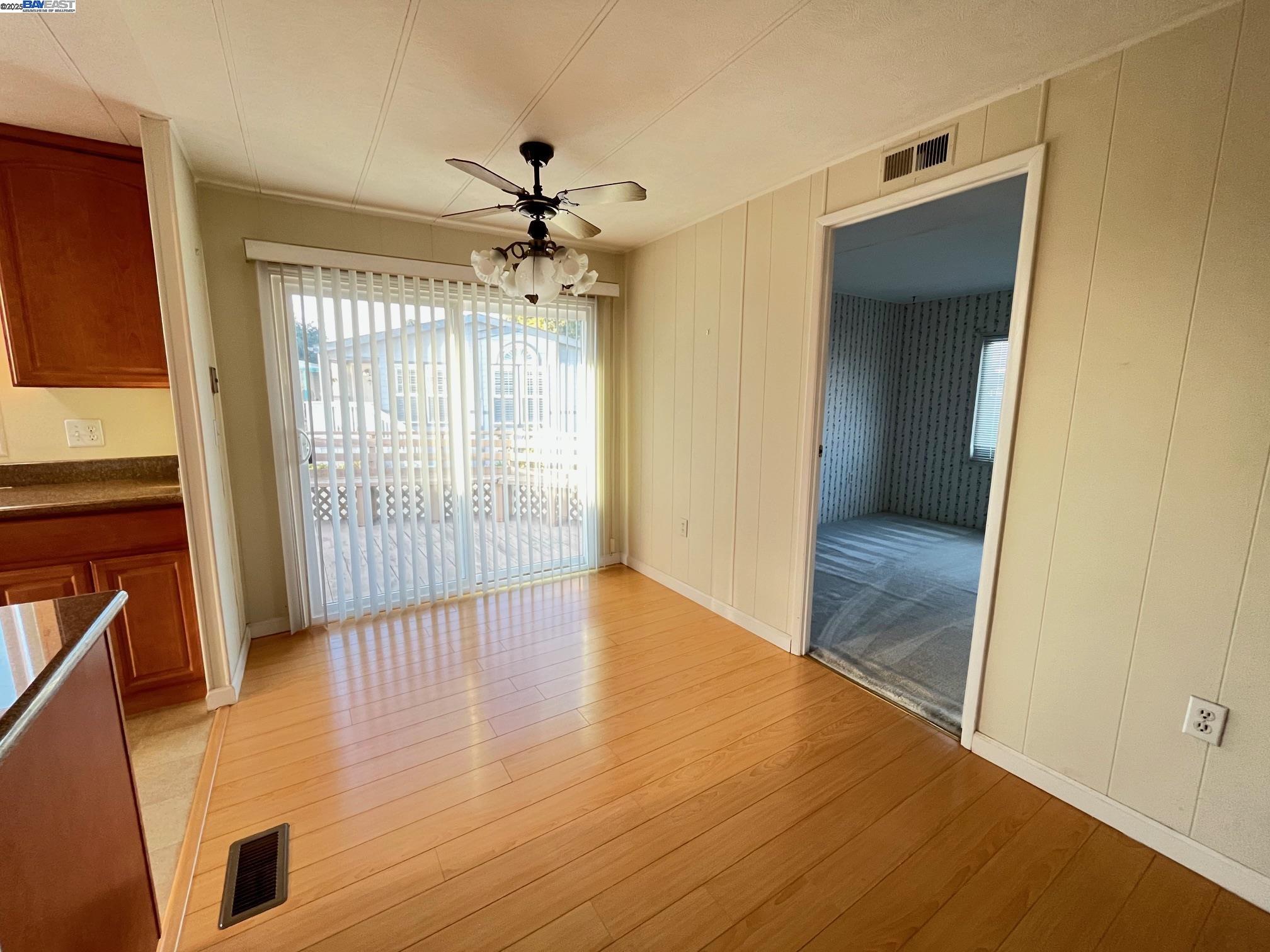 Detail Gallery Image 10 of 24 For 4141 Deep Creek Rd. #180,  Fremont,  CA 94555 - 2 Beds | 1/1 Baths