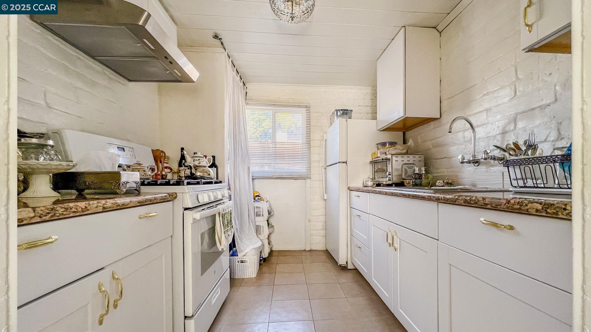 Detail Gallery Image 13 of 31 For 2947 Concord Blvd, Concord,  CA 94519 - 2 Beds | 2 Baths