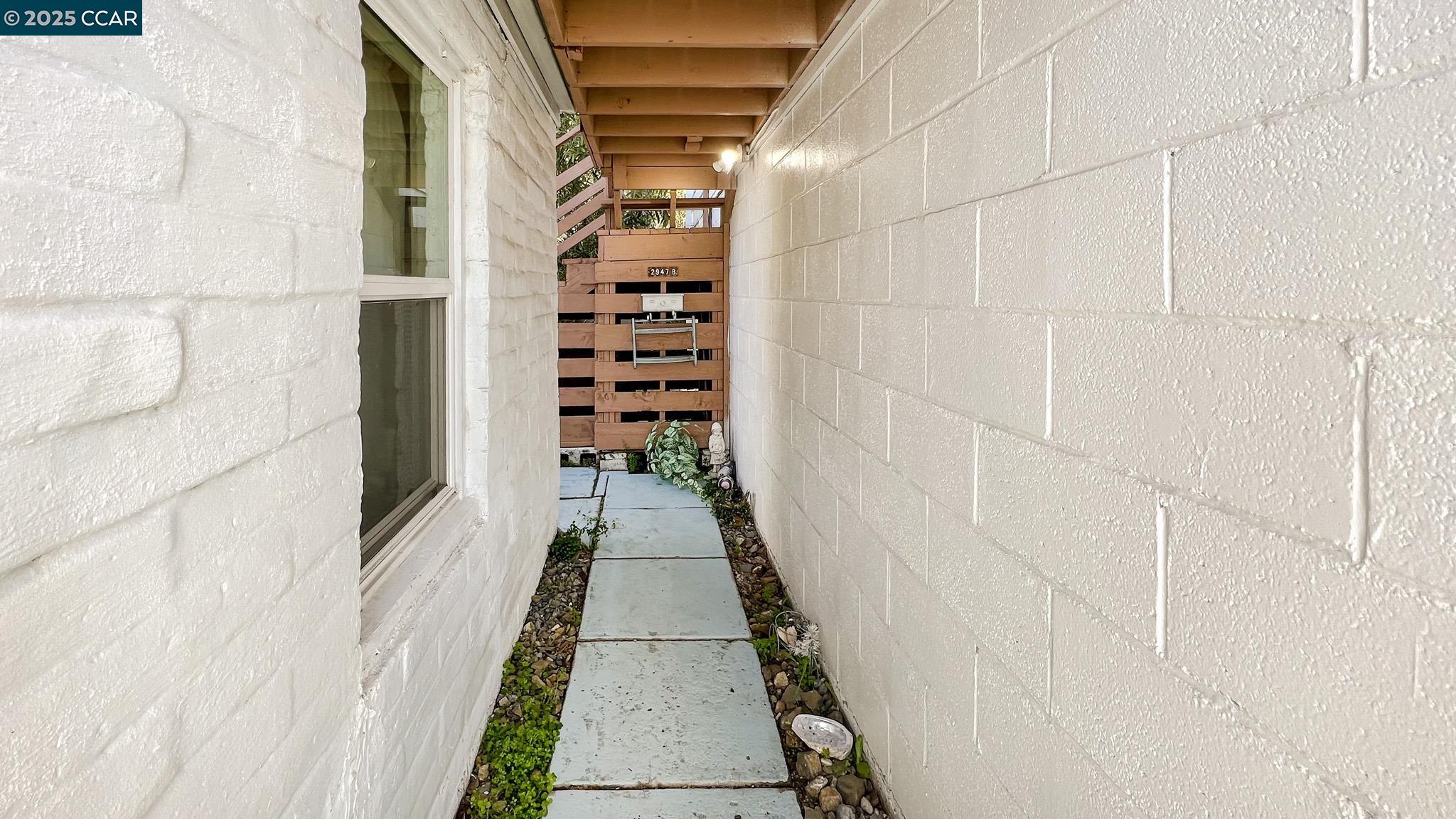 Detail Gallery Image 17 of 31 For 2947 Concord Blvd, Concord,  CA 94519 - 2 Beds | 2 Baths