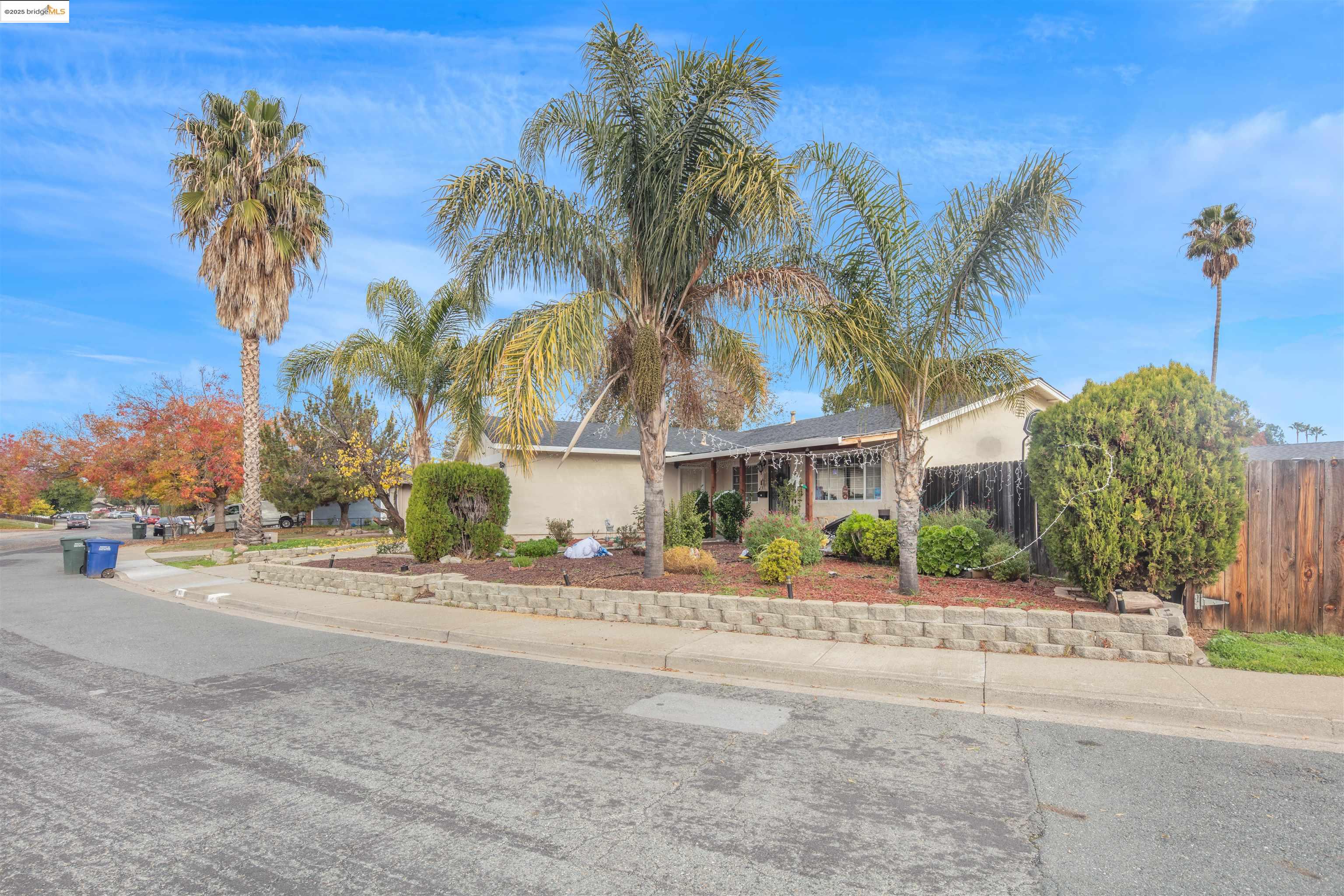 Detail Gallery Image 2 of 45 For 83 Asbury Way, Pittsburg,  CA 94565 - 3 Beds | 2 Baths