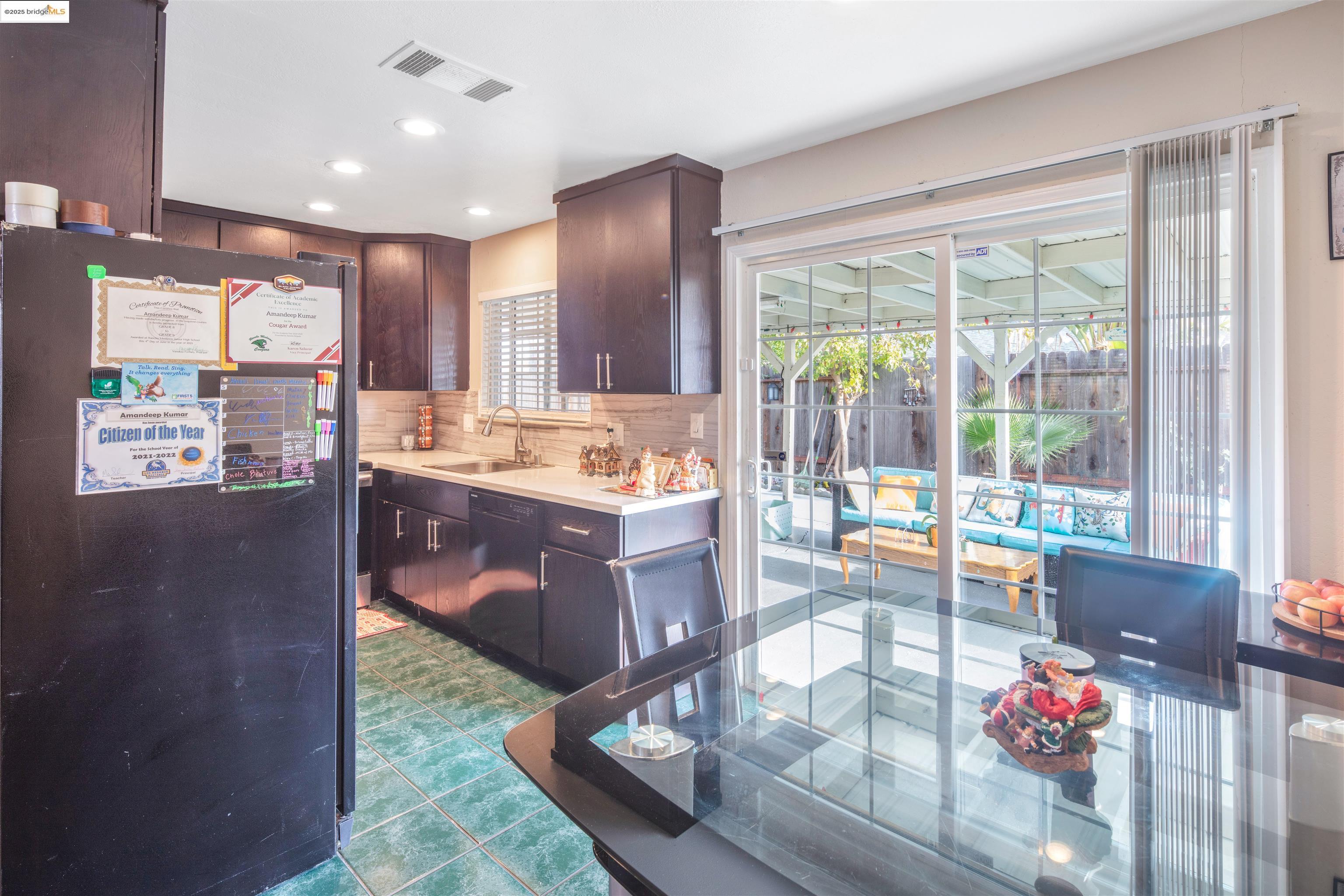 Detail Gallery Image 11 of 45 For 83 Asbury Way, Pittsburg,  CA 94565 - 3 Beds | 2 Baths