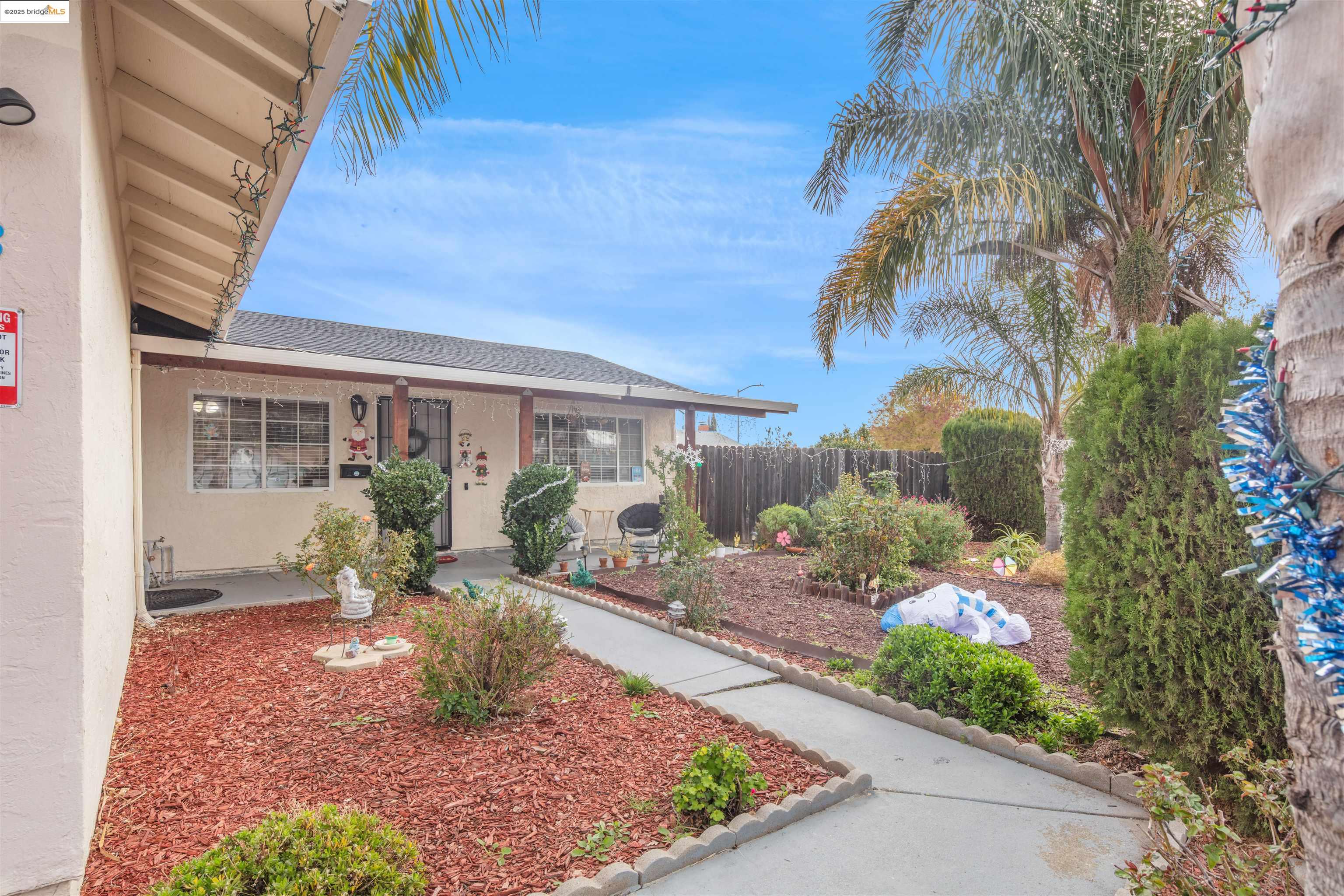 Detail Gallery Image 3 of 45 For 83 Asbury Way, Pittsburg,  CA 94565 - 3 Beds | 2 Baths