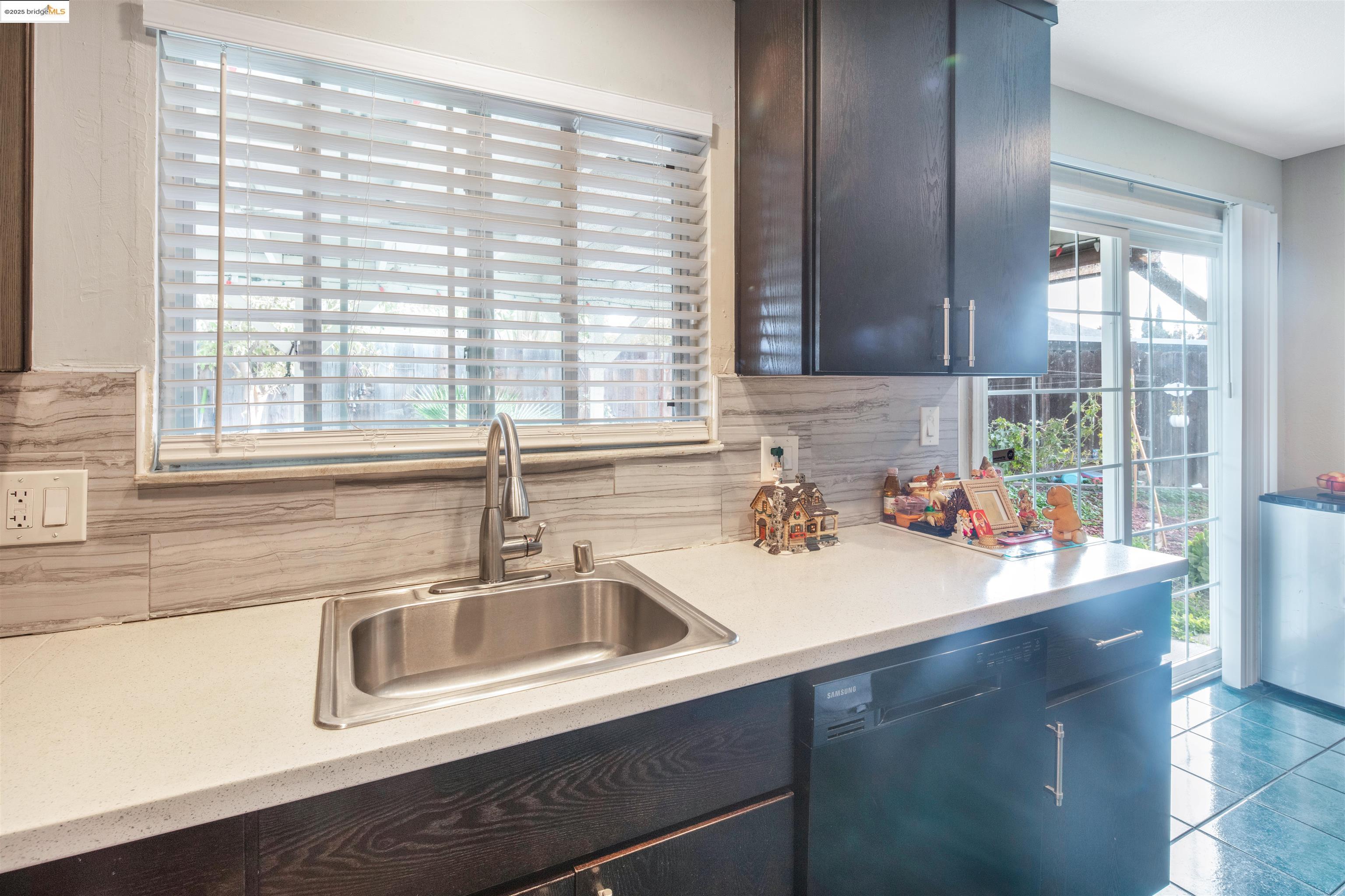 Detail Gallery Image 7 of 45 For 83 Asbury Way, Pittsburg,  CA 94565 - 3 Beds | 2 Baths