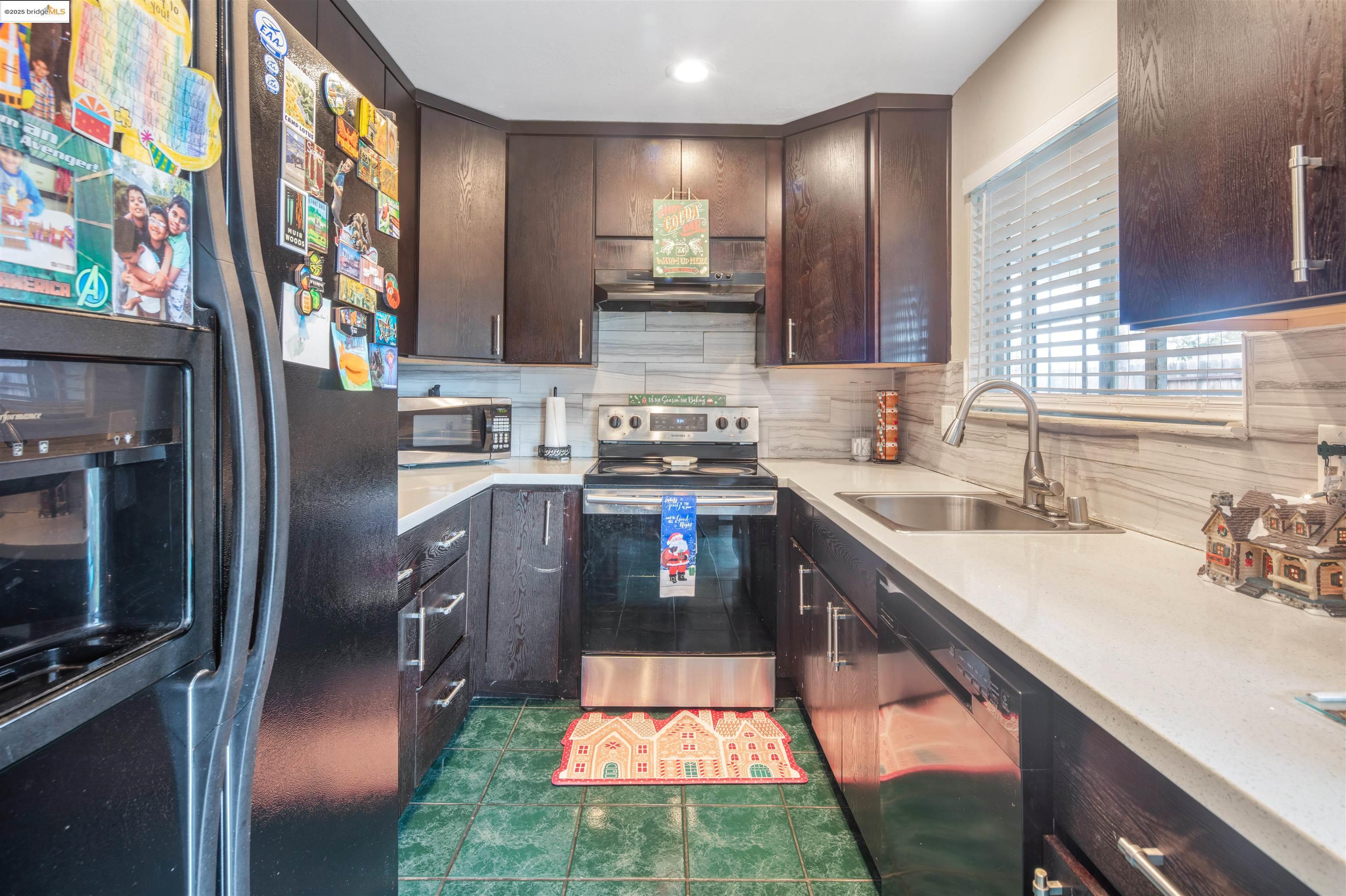 Detail Gallery Image 8 of 45 For 83 Asbury Way, Pittsburg,  CA 94565 - 3 Beds | 2 Baths