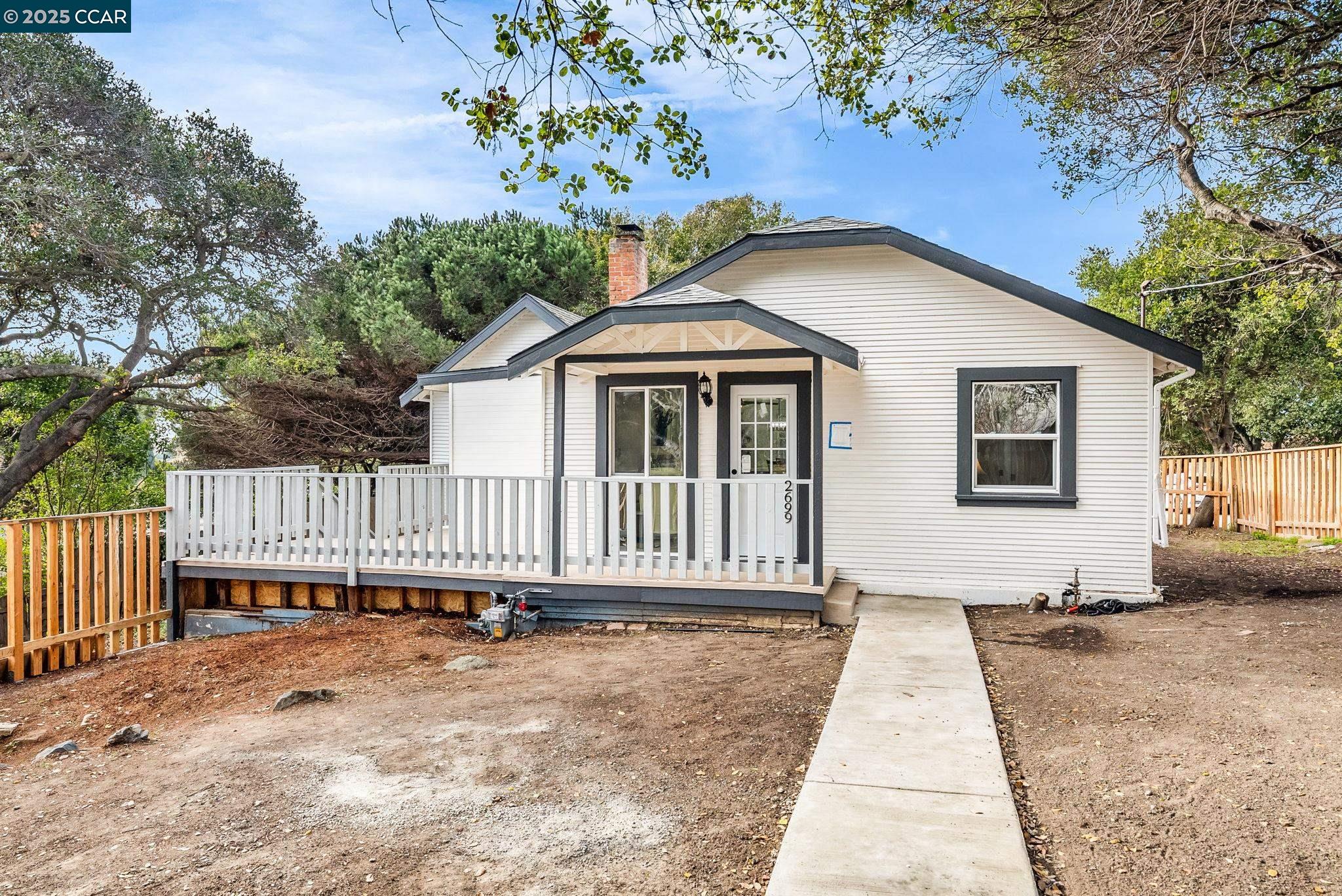 Detail Gallery Image 2 of 53 For 2699 Vale Rd, San Pablo,  CA 94806 - 3 Beds | 2 Baths