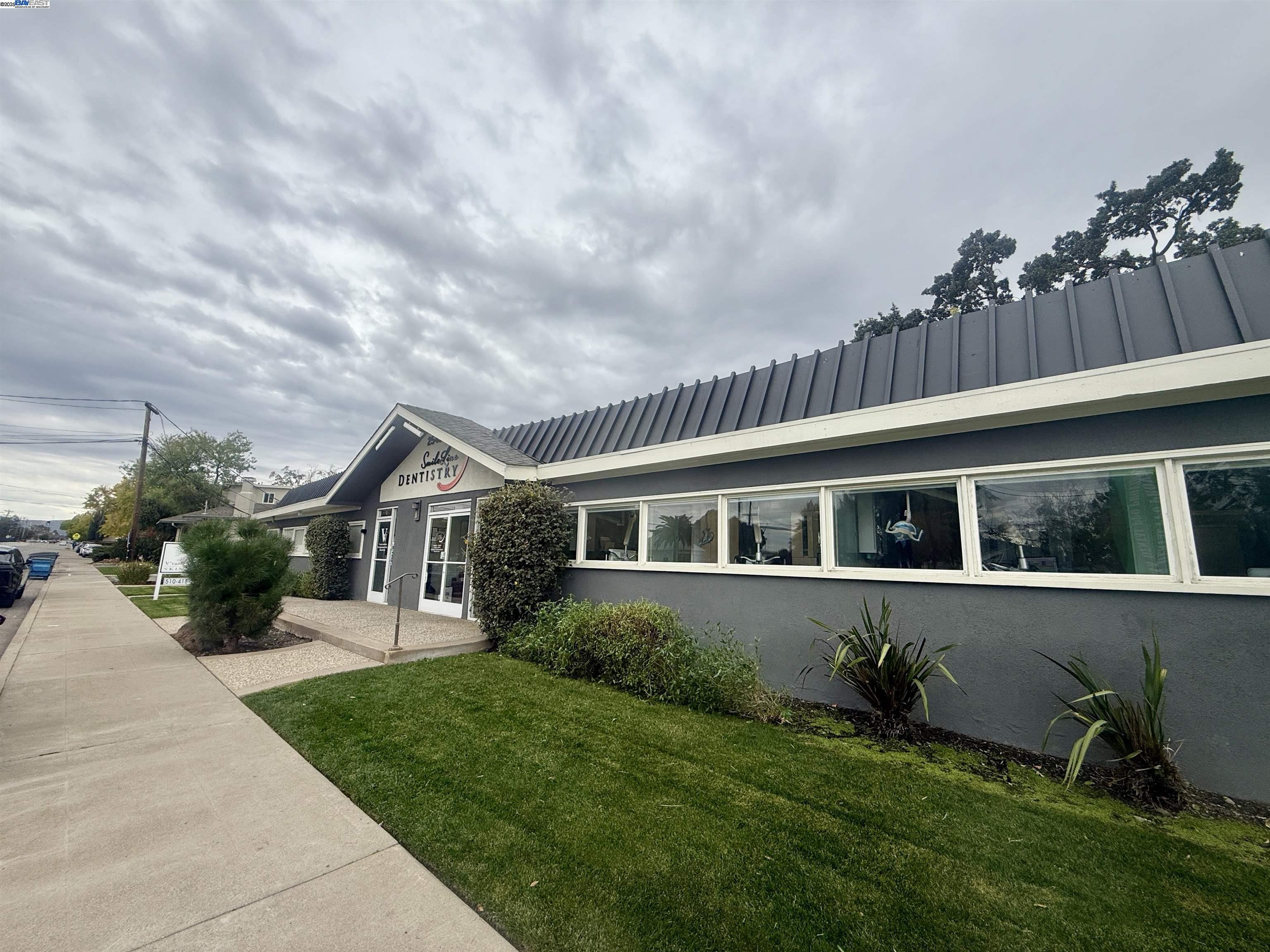 Detail Gallery Image 2 of 25 For 2545 East Ave, Livermore,  CA 94550-4736 - – Beds | – Baths