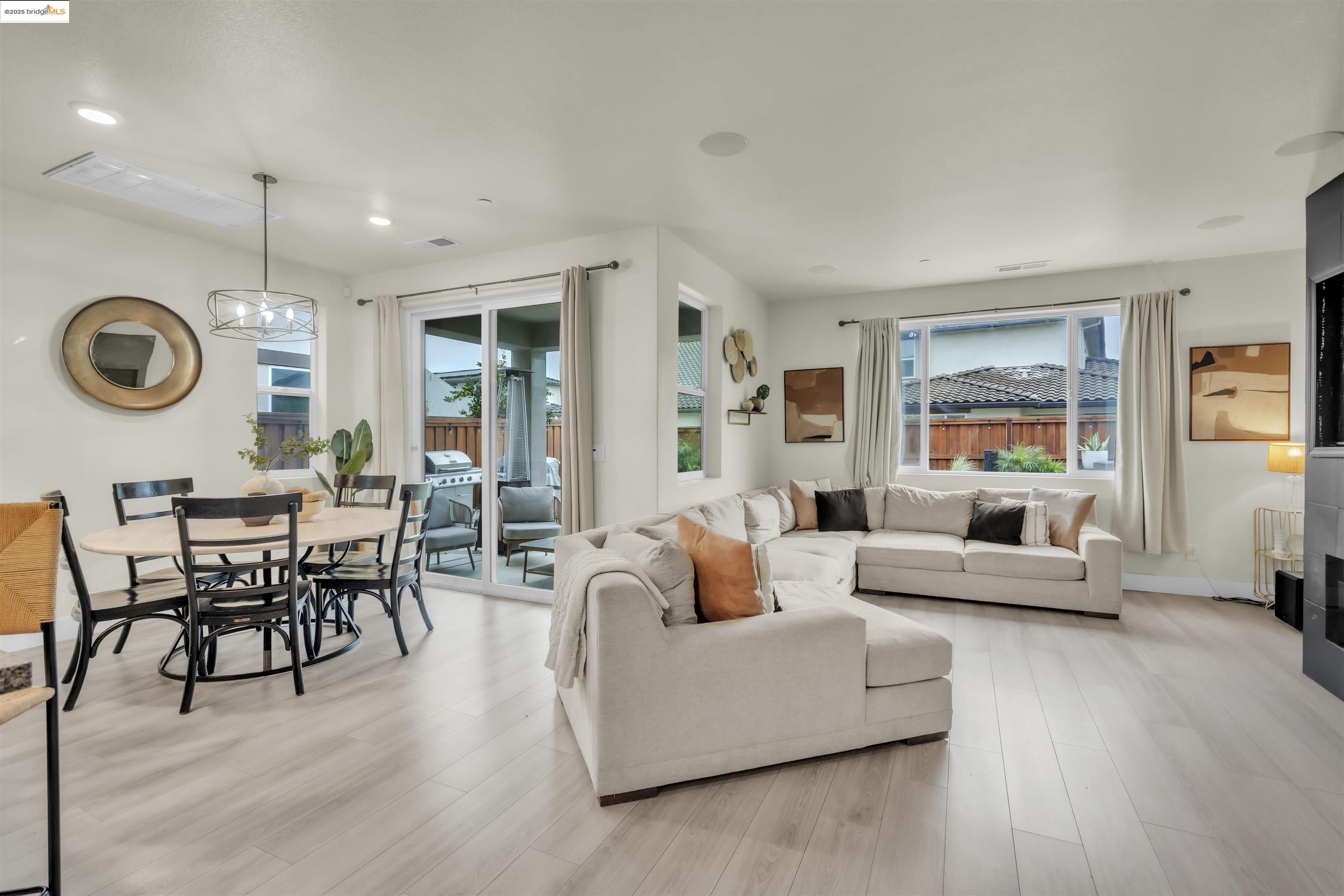 Detail Gallery Image 2 of 19 For 16977 Bach Dr, Lathrop,  CA 95330 - 3 Beds | 3 Baths