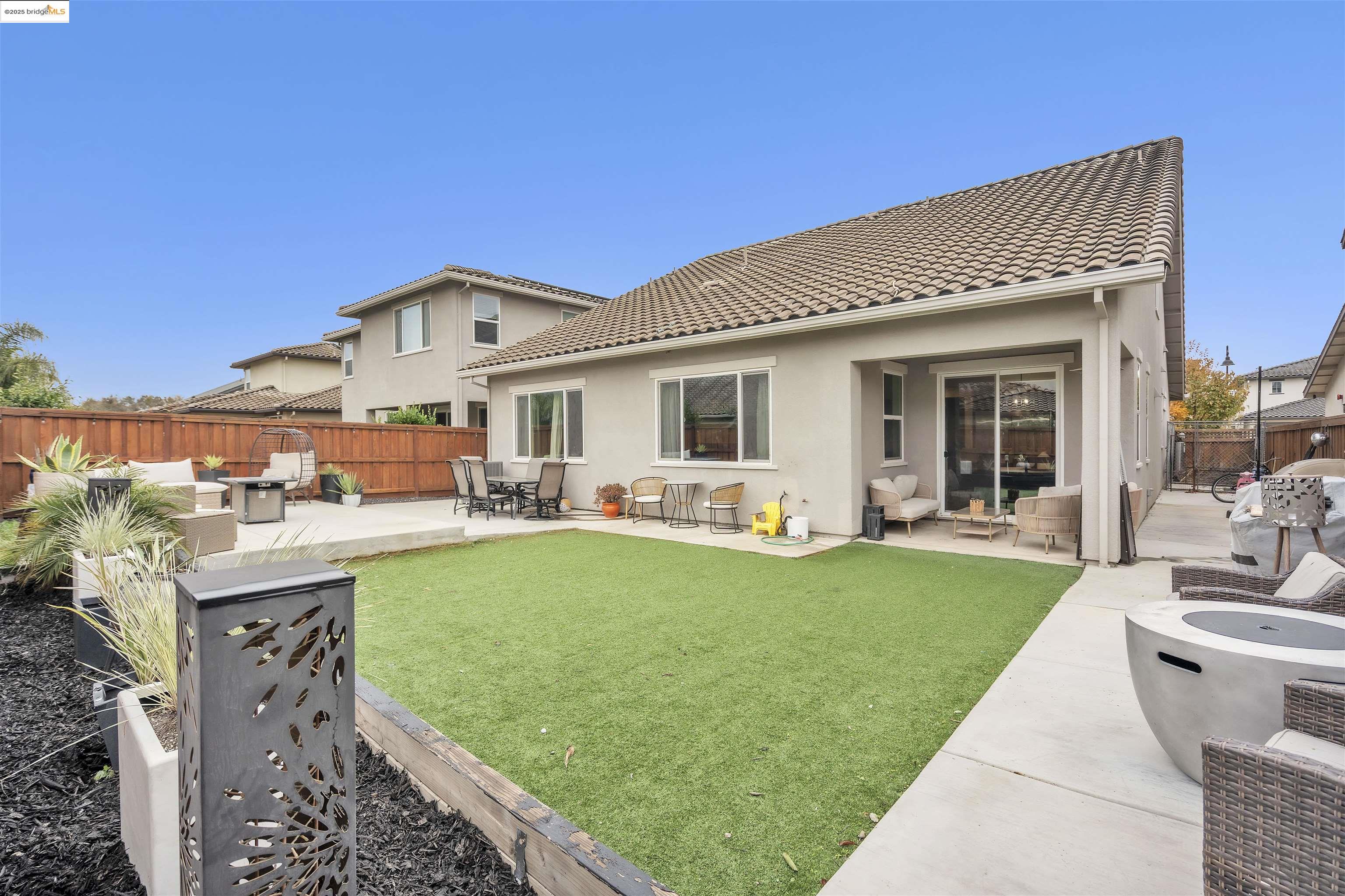 Detail Gallery Image 16 of 19 For 16977 Bach Dr, Lathrop,  CA 95330 - 3 Beds | 3 Baths