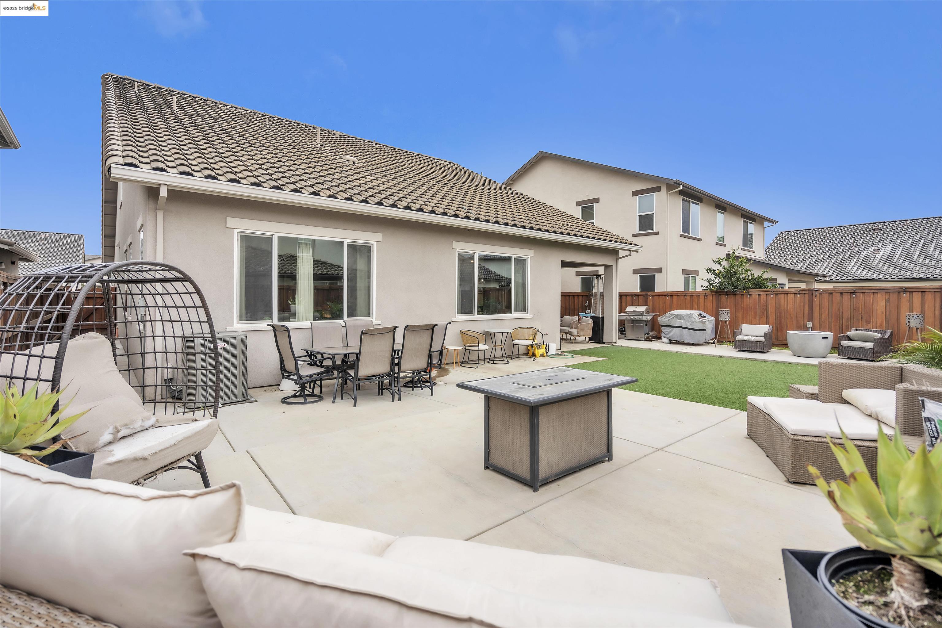 Detail Gallery Image 17 of 19 For 16977 Bach Dr, Lathrop,  CA 95330 - 3 Beds | 3 Baths