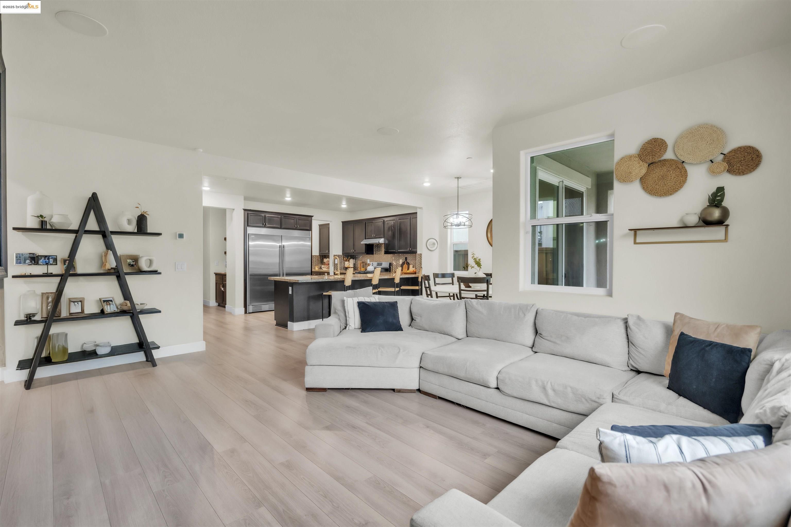 Detail Gallery Image 3 of 19 For 16977 Bach Dr, Lathrop,  CA 95330 - 3 Beds | 3 Baths