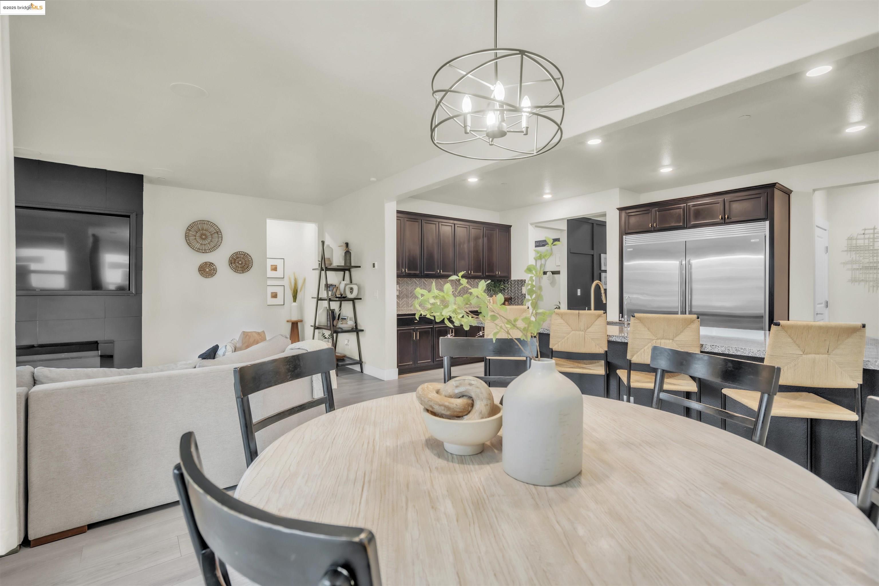 Detail Gallery Image 7 of 19 For 16977 Bach Dr, Lathrop,  CA 95330 - 3 Beds | 3 Baths