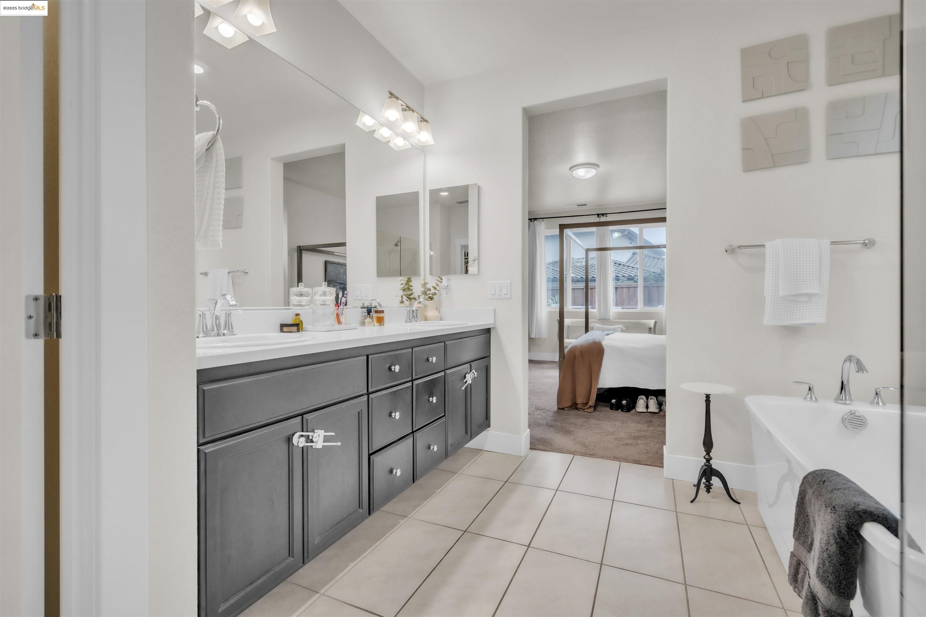 Detail Gallery Image 9 of 13 For 16977 Bach Dr, Lathrop,  CA 95330 - 3 Beds | 3 Baths