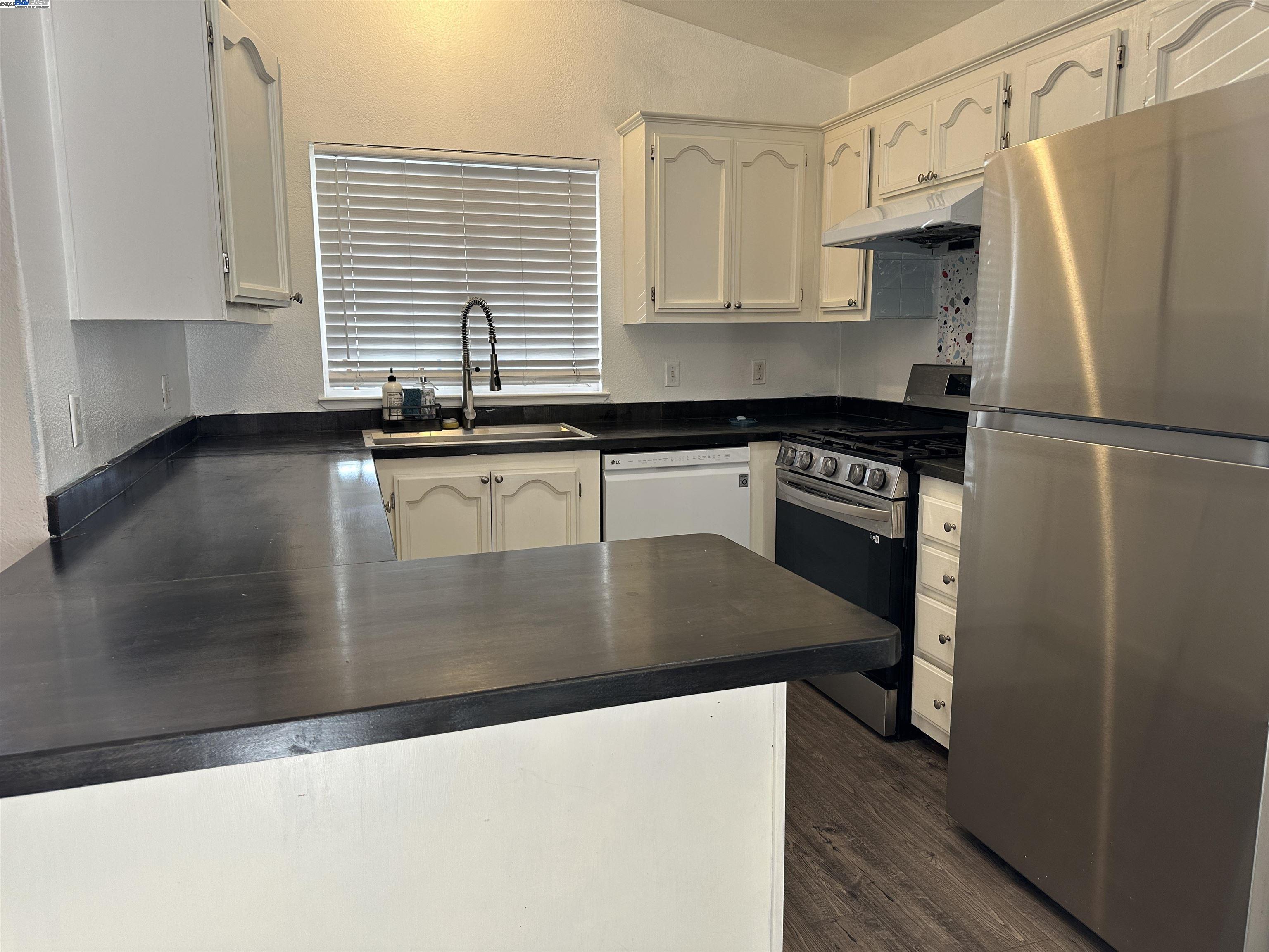 Detail Gallery Image 7 of 27 For 294 Winnipeg Ter, Fremont,  CA 94538 - 3 Beds | 2 Baths