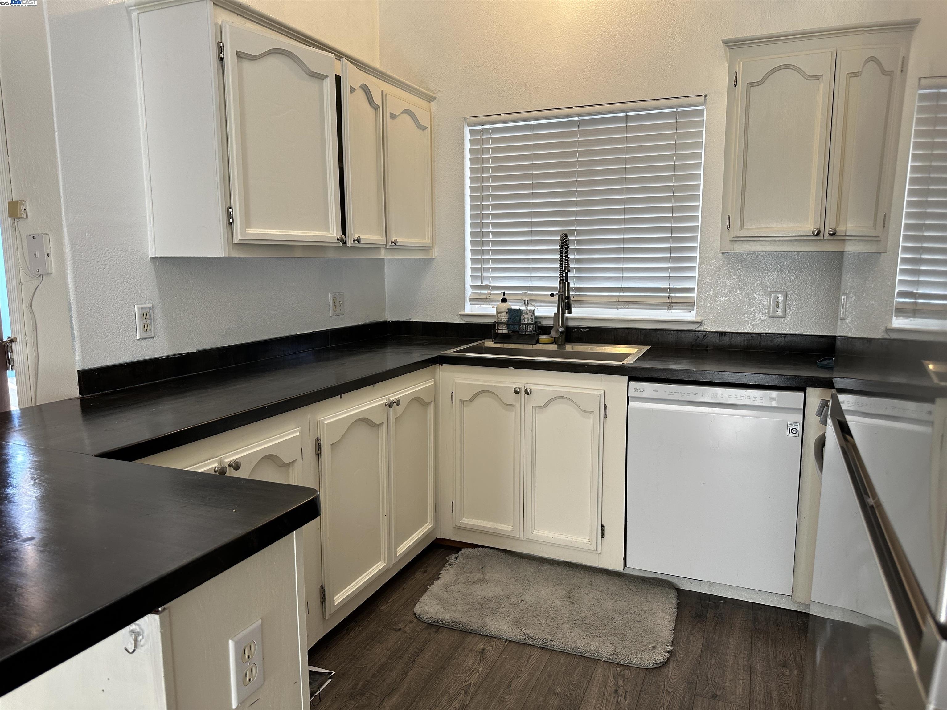 Detail Gallery Image 9 of 27 For 294 Winnipeg Ter, Fremont,  CA 94538 - 3 Beds | 2 Baths