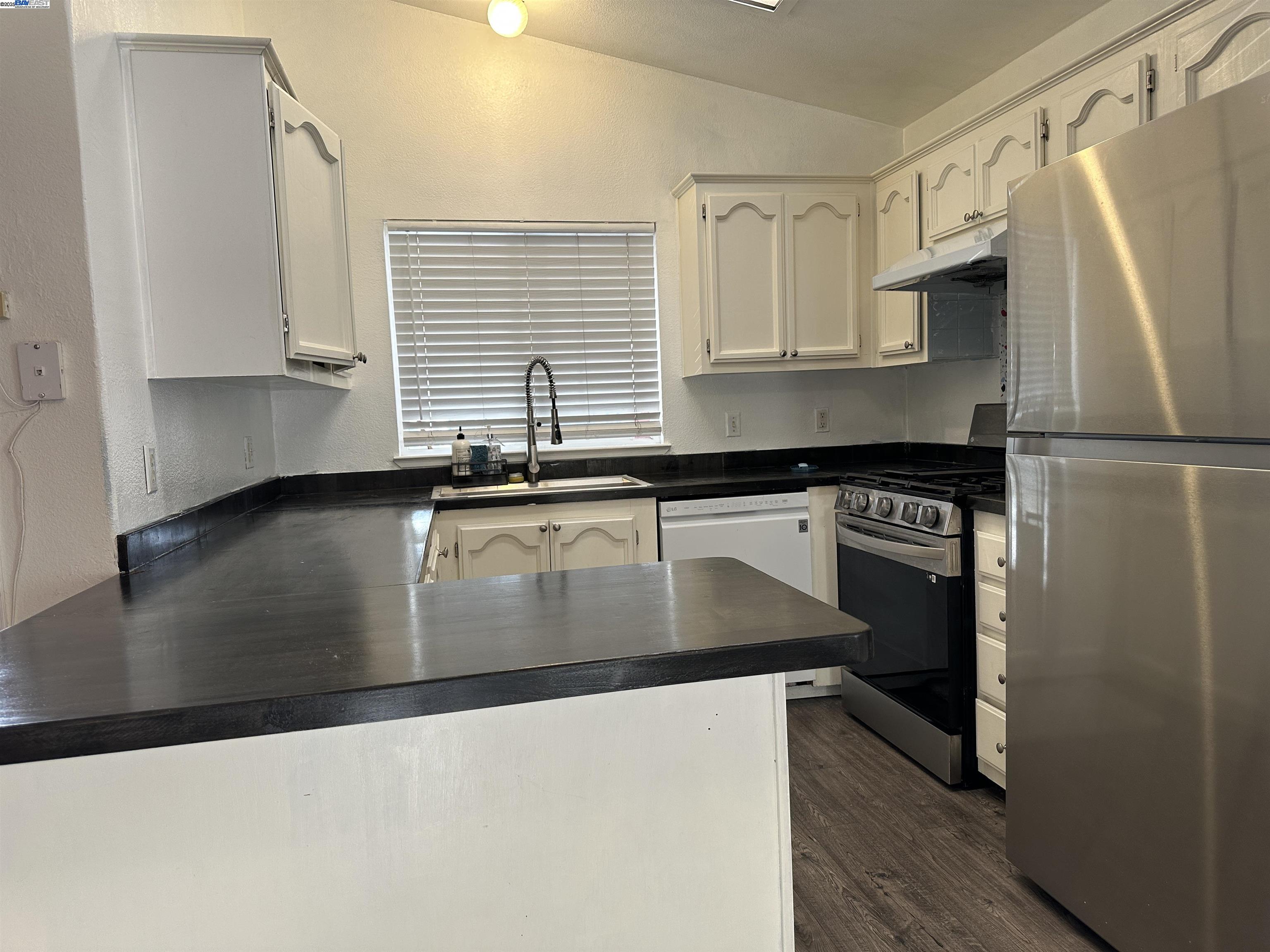 Detail Gallery Image 10 of 27 For 294 Winnipeg Ter, Fremont,  CA 94538 - 3 Beds | 2 Baths