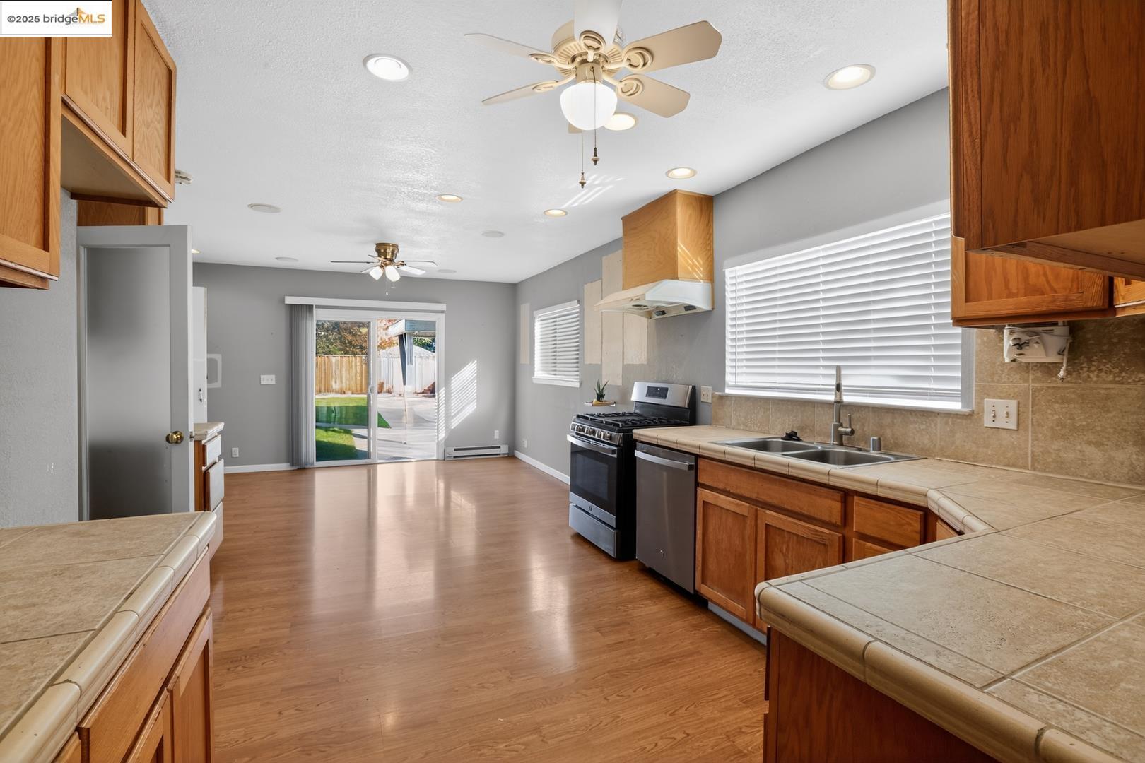 Detail Gallery Image 12 of 30 For 380 N 11th St, San Jose,  CA 95112 - 3 Beds | 1 Baths