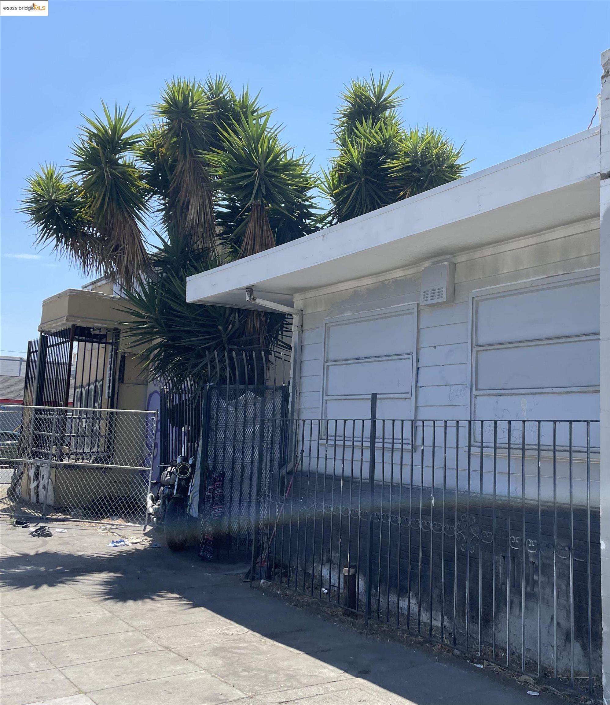 Front Image Thumbnail for EB41119386