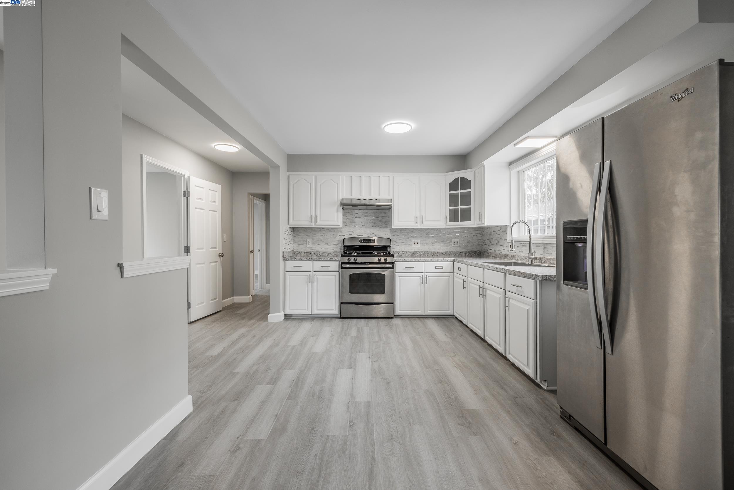 Detail Gallery Image 13 of 41 For 1230 79th Ave, Oakland,  CA 94621 - 5 Beds | 3 Baths