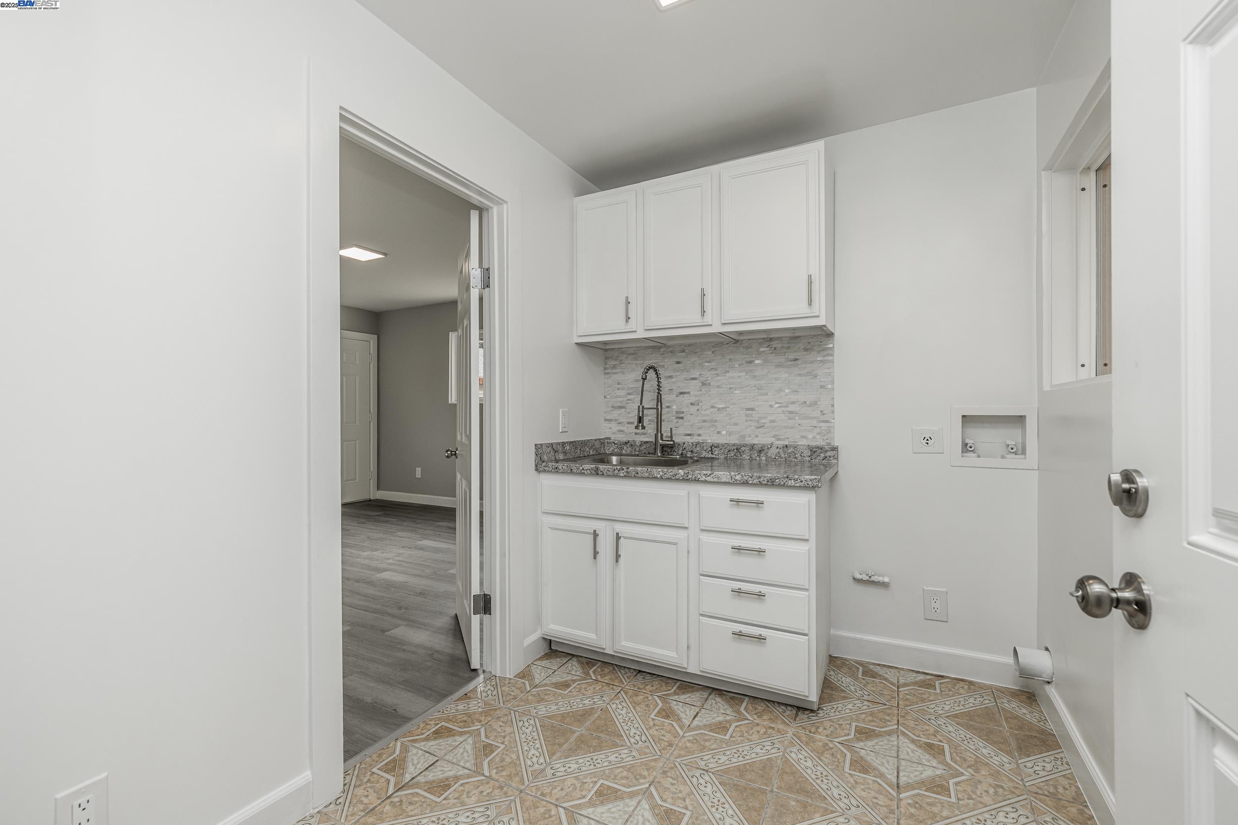 Detail Gallery Image 19 of 41 For 1230 79th Ave, Oakland,  CA 94621 - 5 Beds | 3 Baths