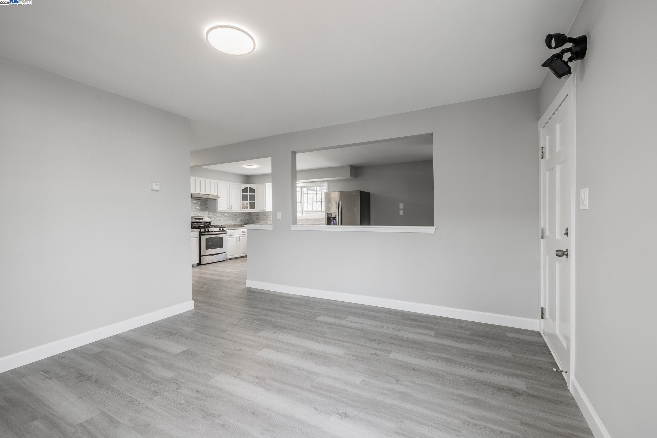 Detail Gallery Image 7 of 41 For 1230 79th Ave, Oakland,  CA 94621 - 5 Beds | 3 Baths