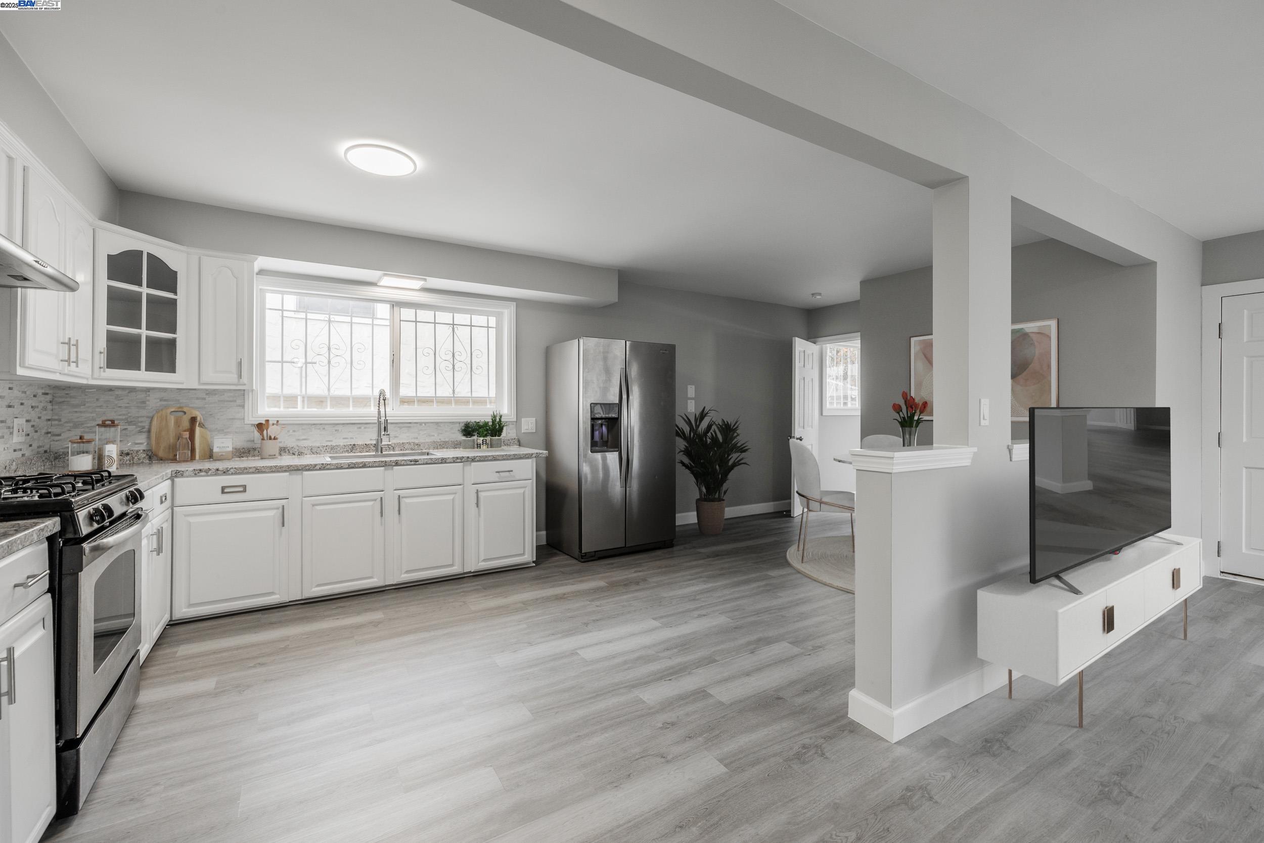 Detail Gallery Image 8 of 41 For 1230 79th Ave, Oakland,  CA 94621 - 5 Beds | 3 Baths