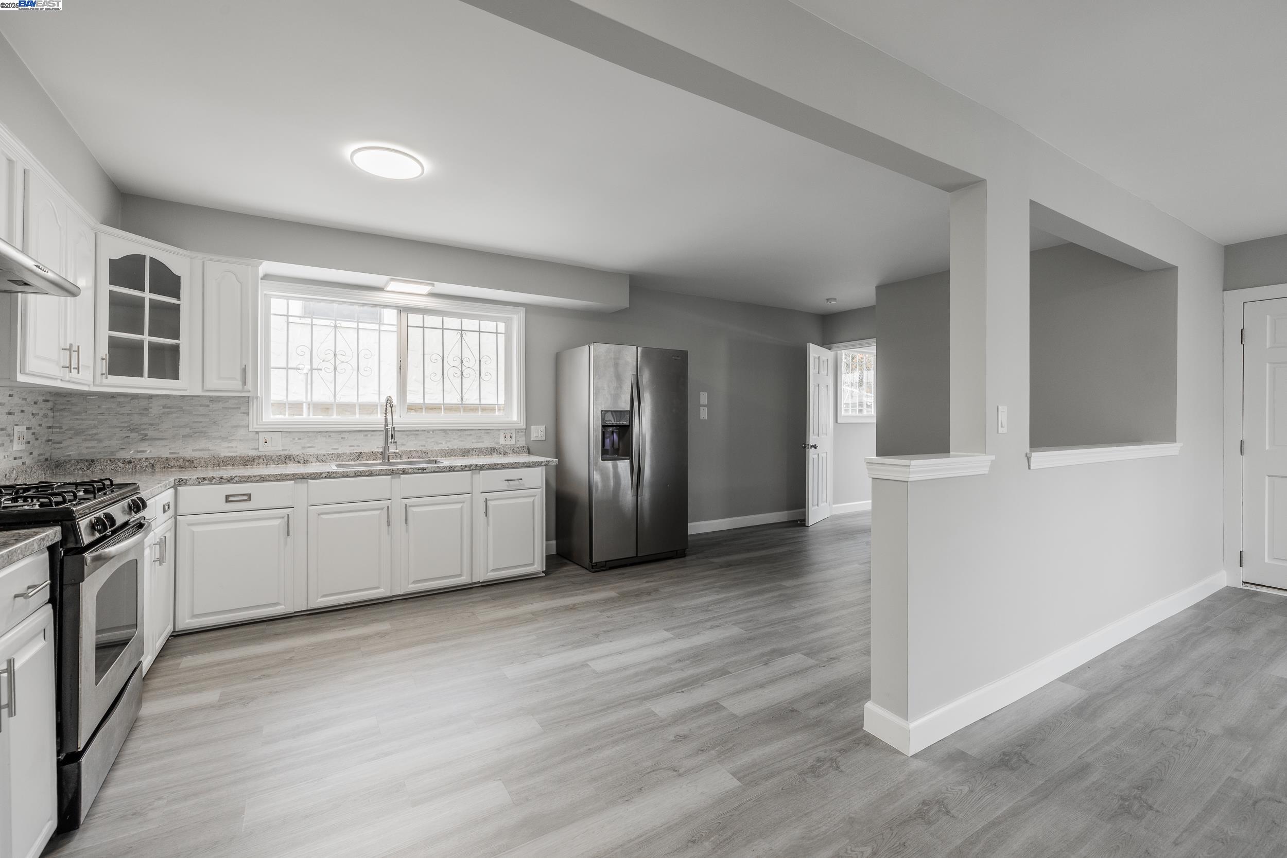 Detail Gallery Image 9 of 41 For 1230 79th Ave, Oakland,  CA 94621 - 5 Beds | 3 Baths