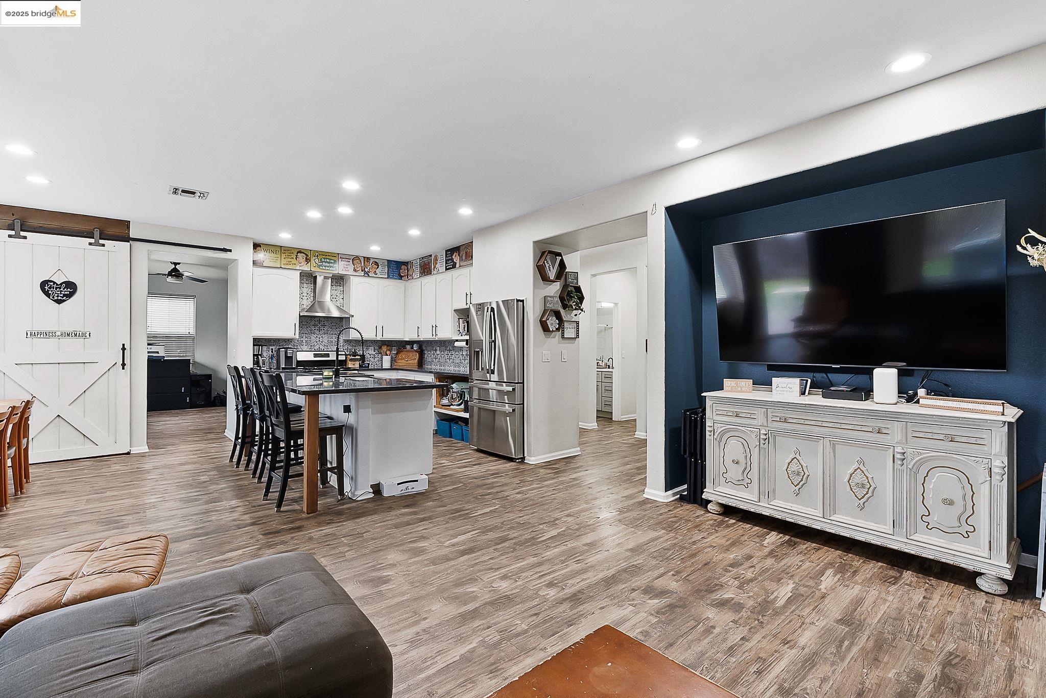 Detail Gallery Image 5 of 33 For 4785 Mammouth Ln, Oakley,  CA 94561 - 6 Beds | 3 Baths