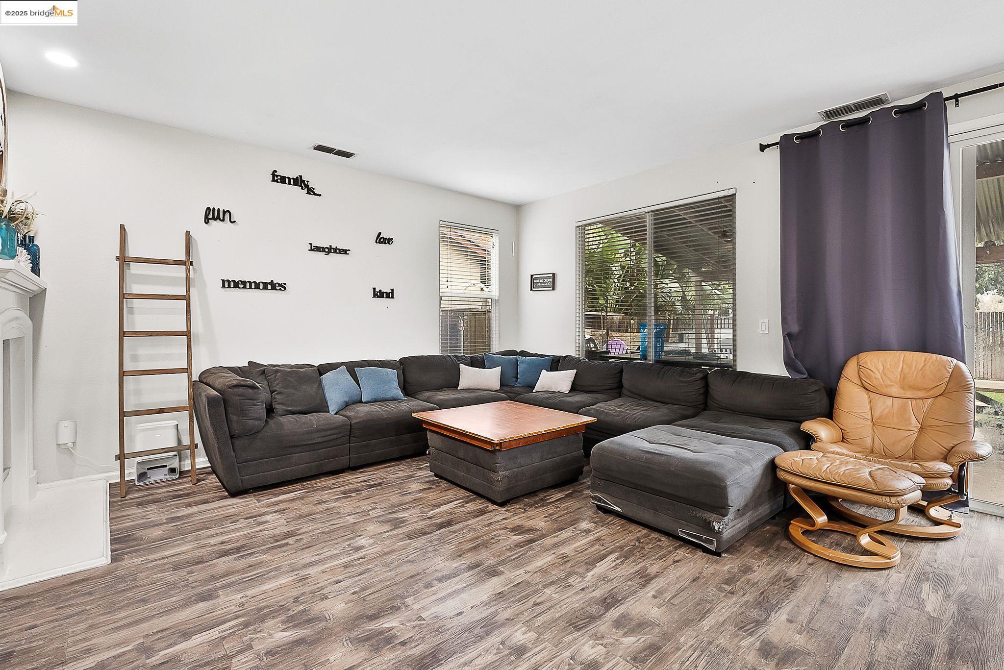 Detail Gallery Image 7 of 33 For 4785 Mammouth Ln, Oakley,  CA 94561 - 6 Beds | 3 Baths