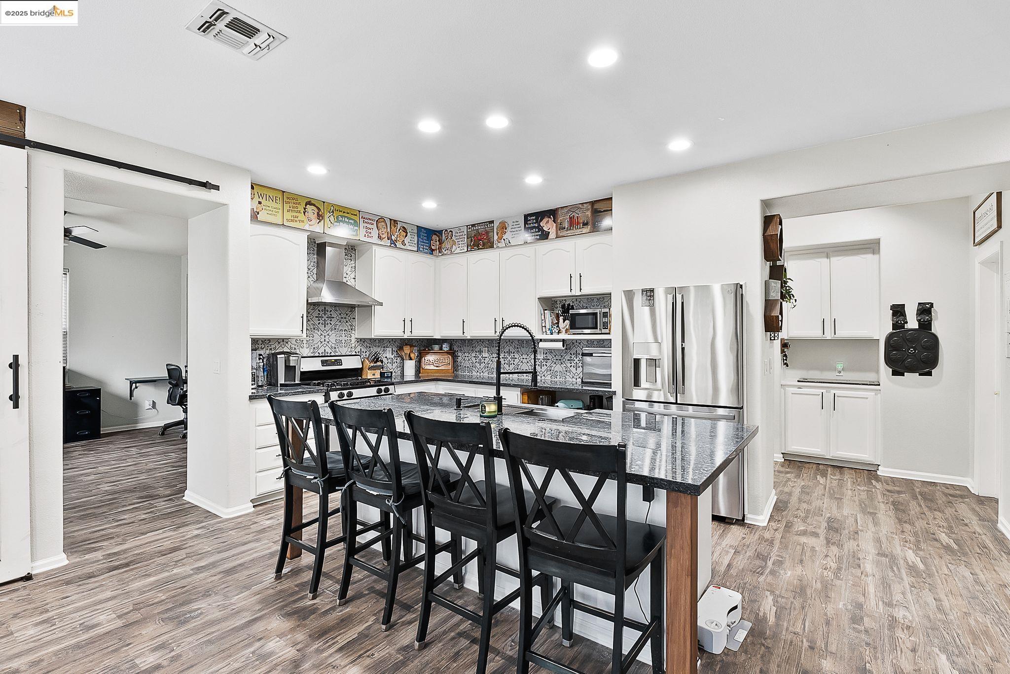 Detail Gallery Image 8 of 33 For 4785 Mammouth Ln, Oakley,  CA 94561 - 6 Beds | 3 Baths