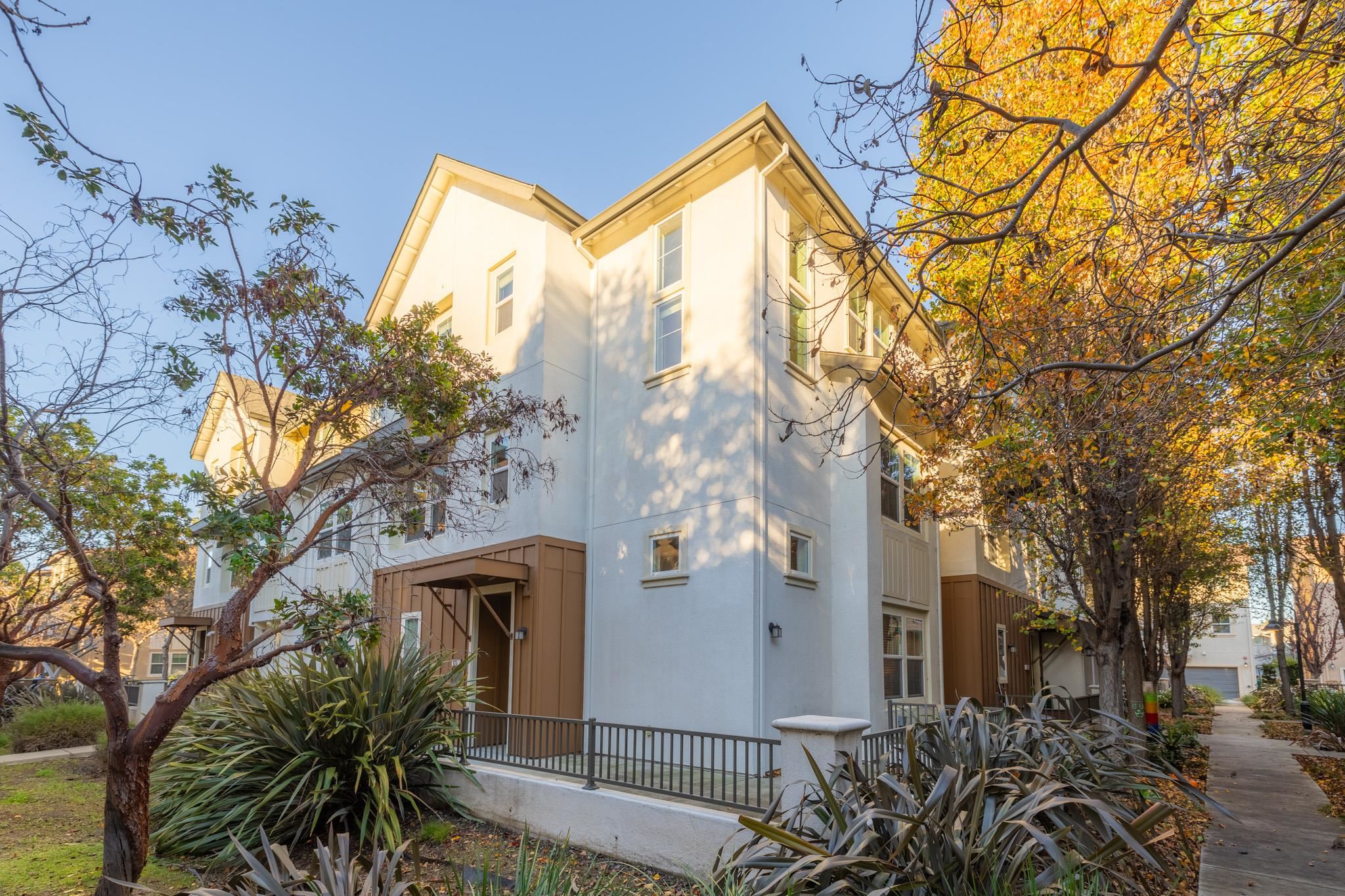 Detail Gallery Image 2 of 56 For 625 Staley Ave, Hayward,  CA 94541 - 4 Beds | 3/1 Baths