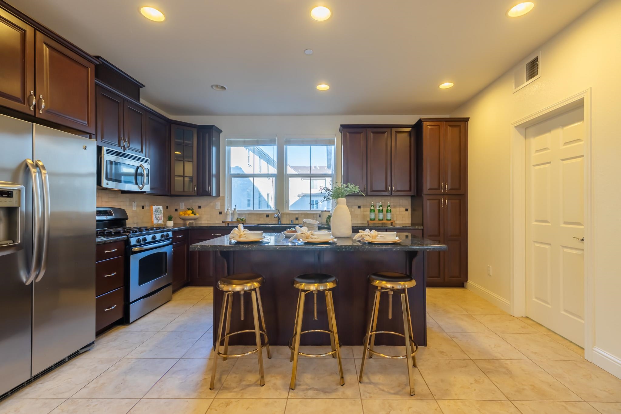 Detail Gallery Image 15 of 55 For 625 Staley Ave, Hayward,  CA 94541 - 4 Beds | 3/1 Baths