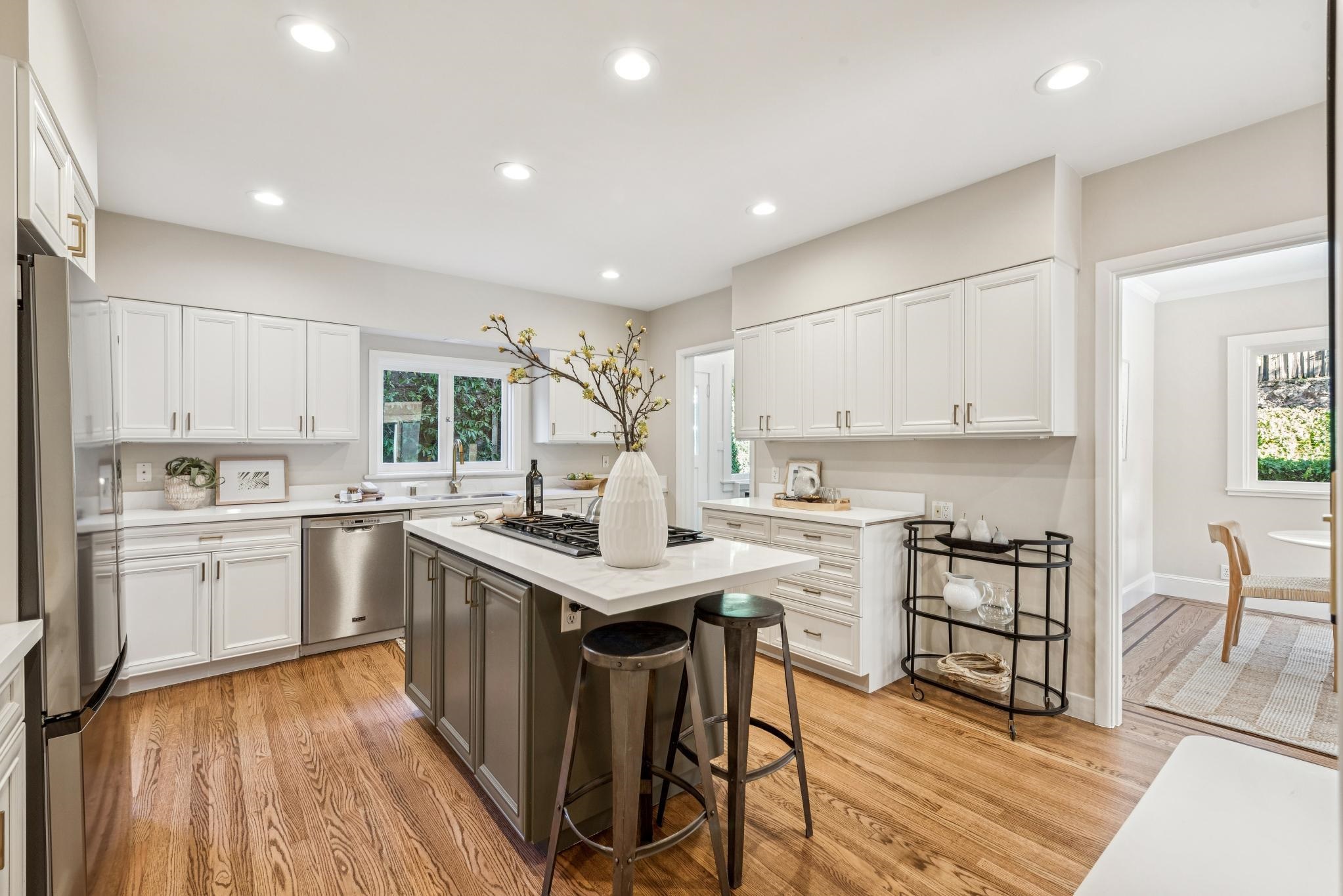 Detail Gallery Image 22 of 55 For 44 Bellevue Ave, Piedmont,  CA 94611 - 3 Beds | 2/2 Baths