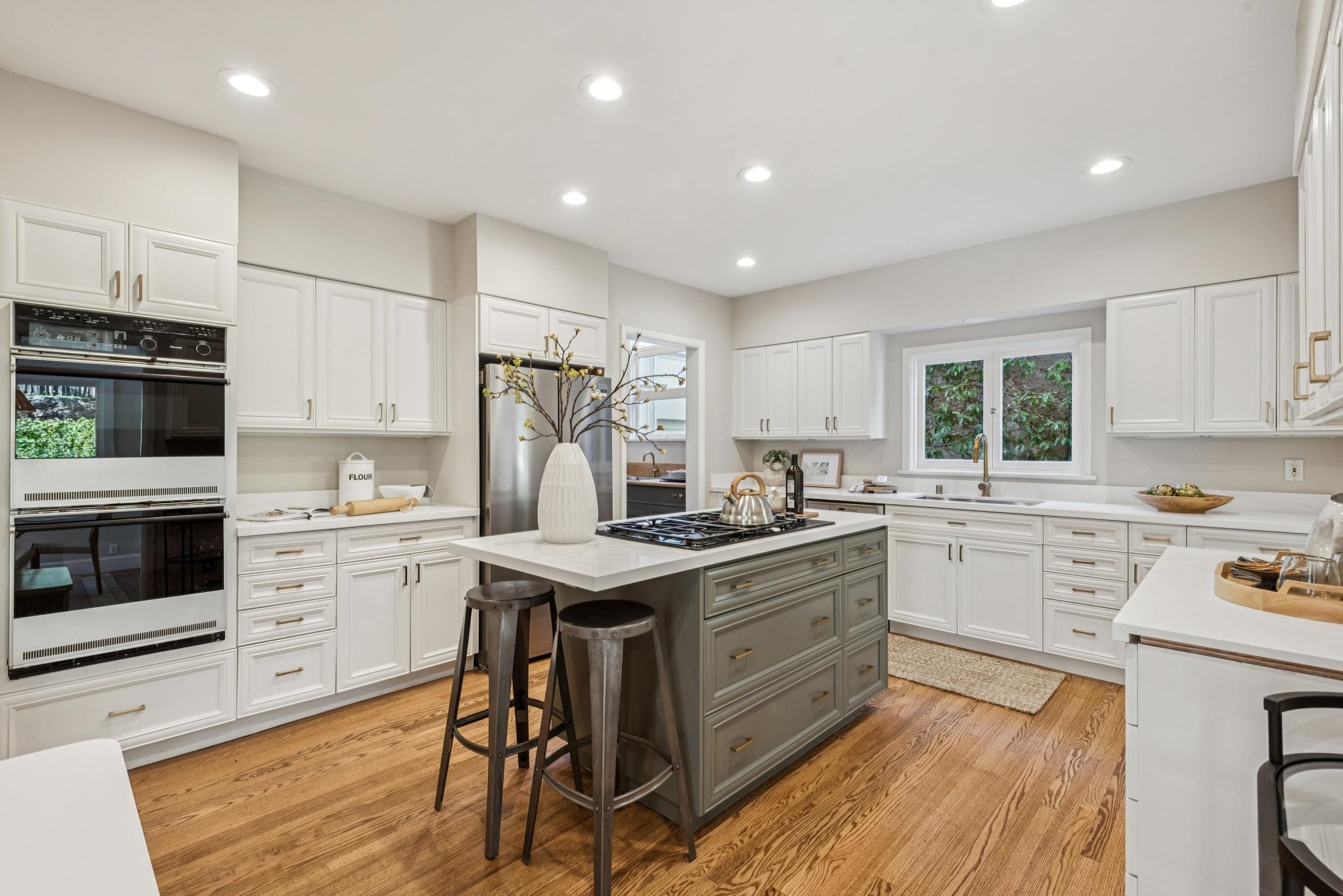 Detail Gallery Image 24 of 55 For 44 Bellevue Ave, Piedmont,  CA 94611 - 3 Beds | 2/2 Baths