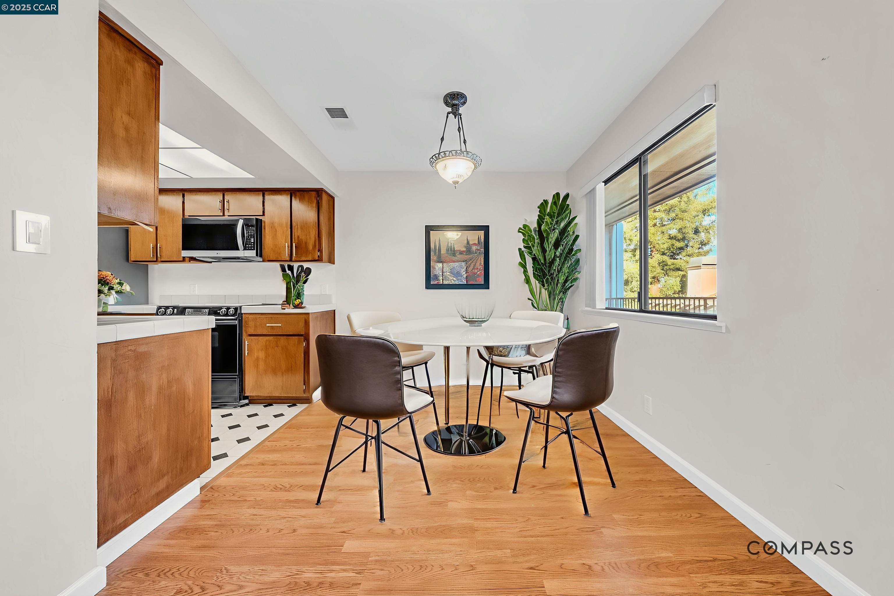 Detail Gallery Image 13 of 44 For 1383 Hull Ln, Martinez,  CA 94553 - 2 Beds | 2 Baths