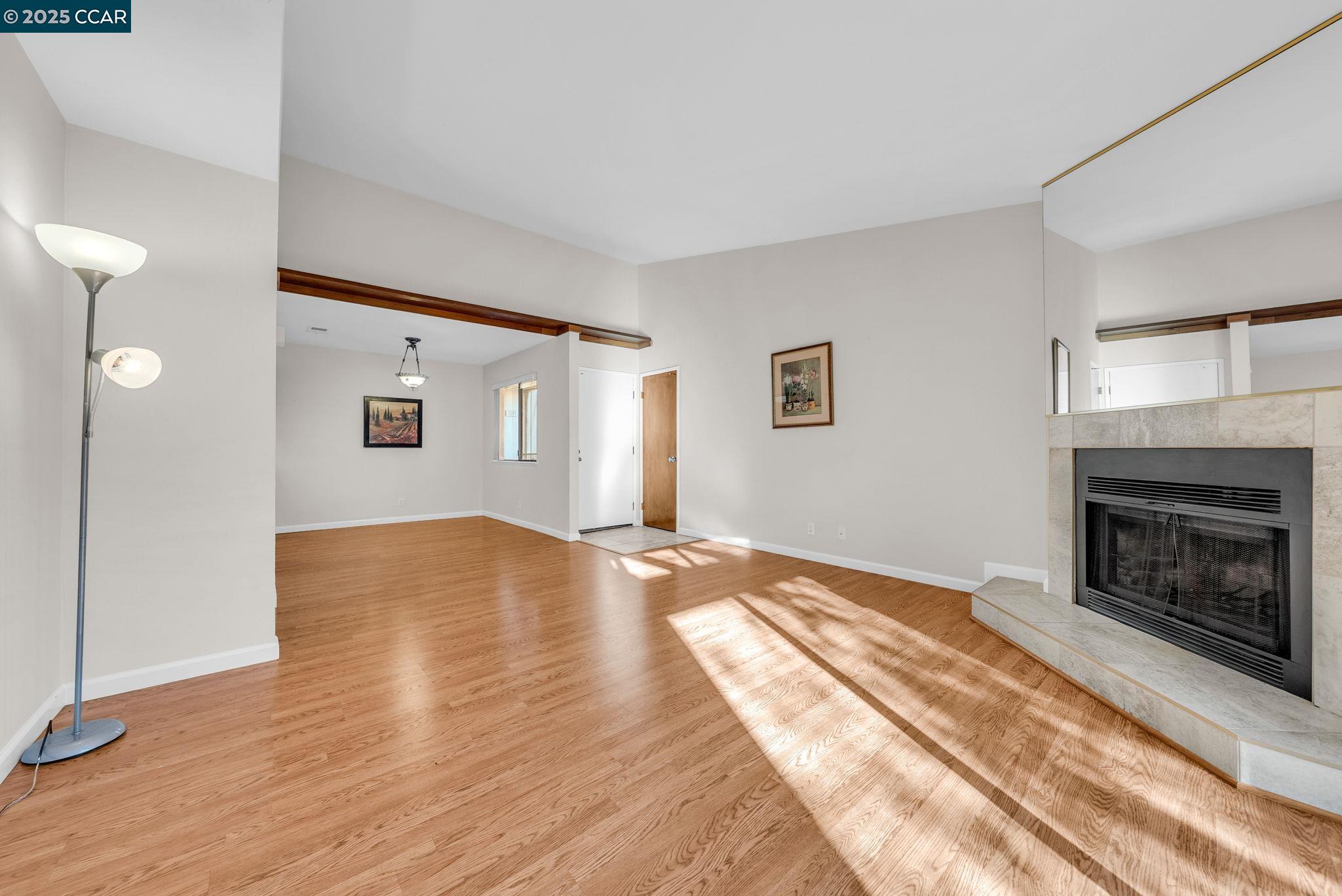 Detail Gallery Image 14 of 44 For 1383 Hull Ln, Martinez,  CA 94553 - 2 Beds | 2 Baths