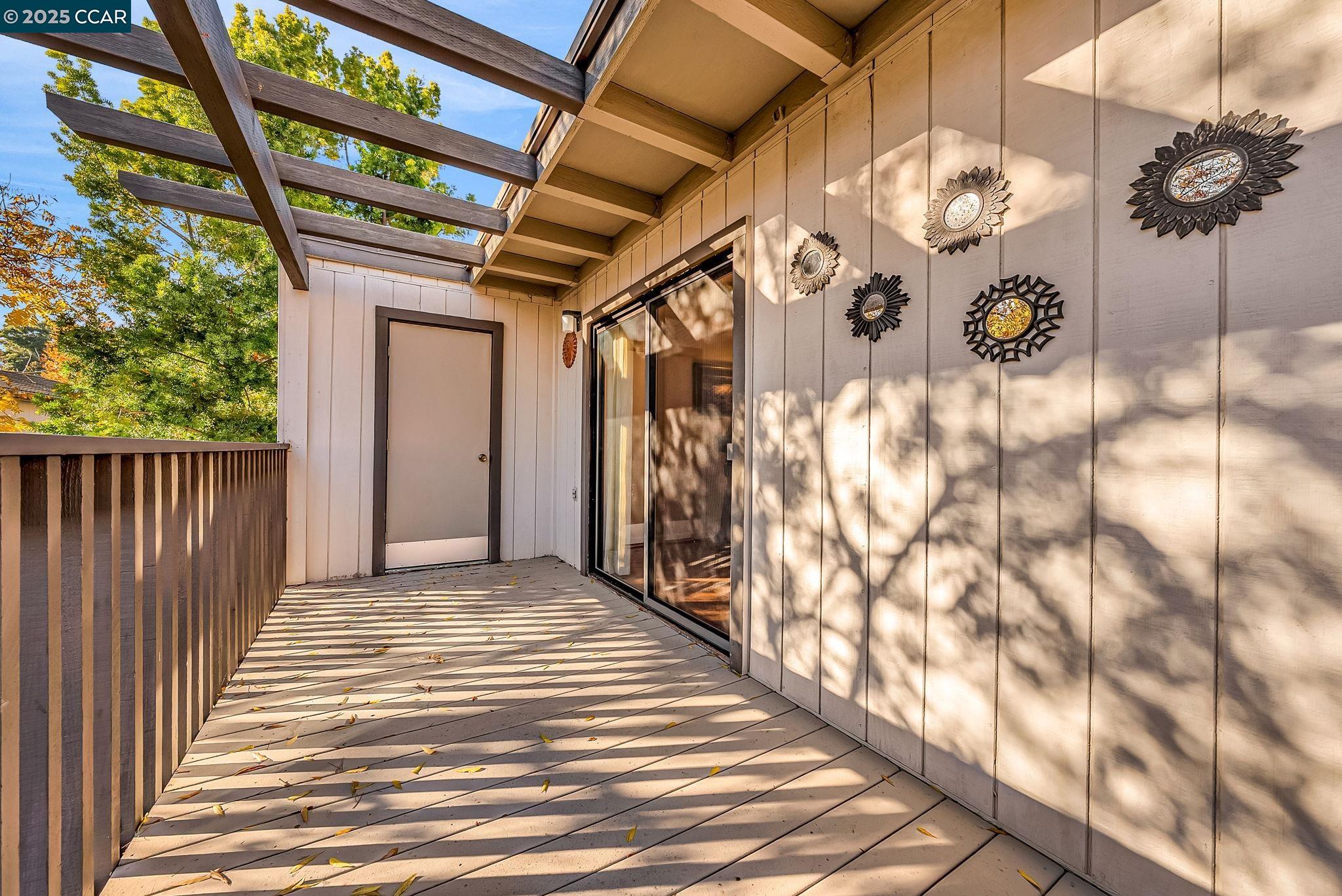 Detail Gallery Image 16 of 44 For 1383 Hull Ln, Martinez,  CA 94553 - 2 Beds | 2 Baths