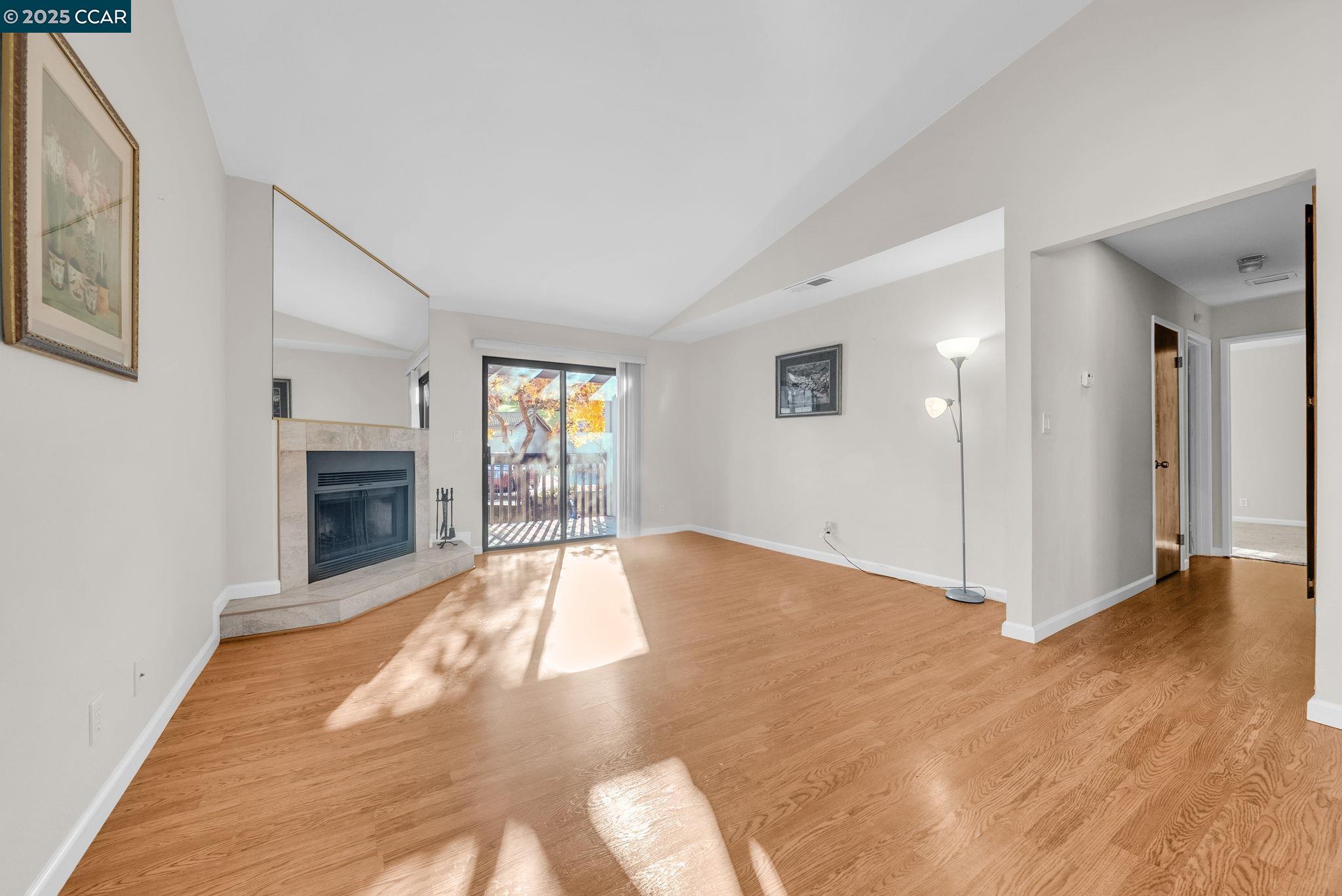 Detail Gallery Image 19 of 44 For 1383 Hull Ln, Martinez,  CA 94553 - 2 Beds | 2 Baths