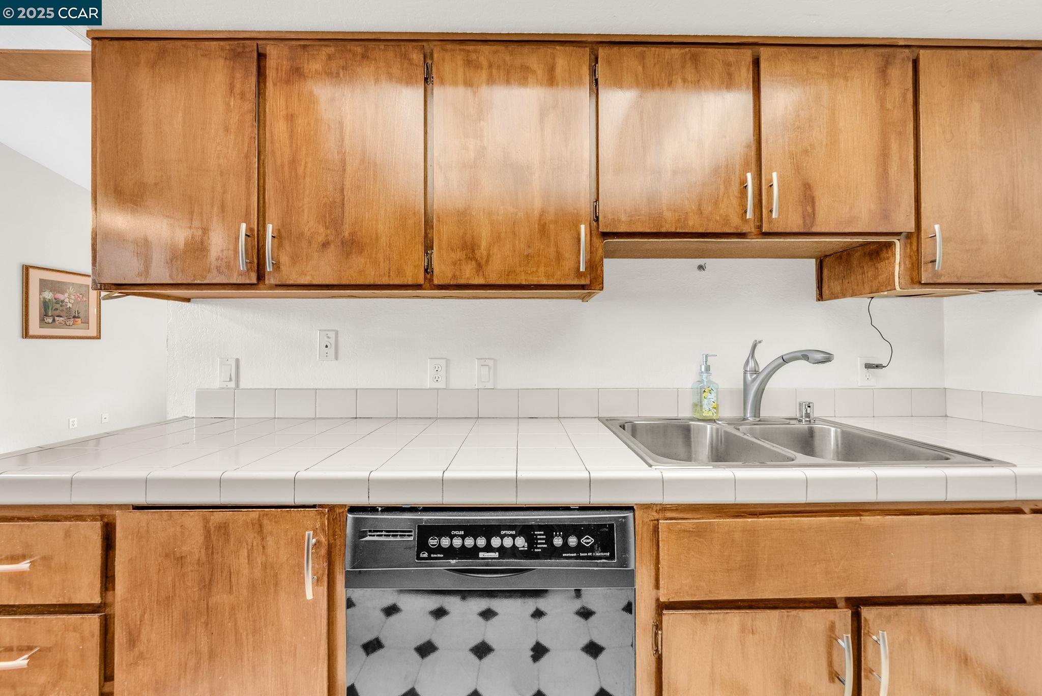 Detail Gallery Image 21 of 44 For 1383 Hull Ln, Martinez,  CA 94553 - 2 Beds | 2 Baths